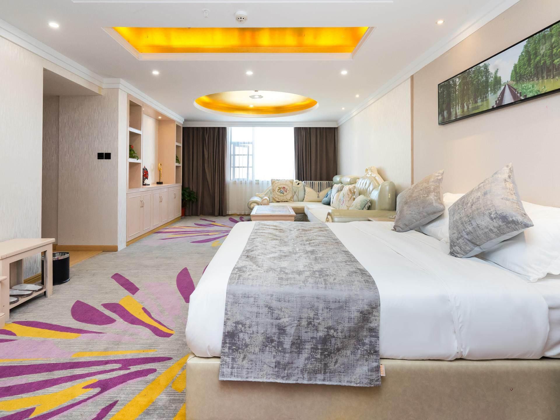Deluxe Suite