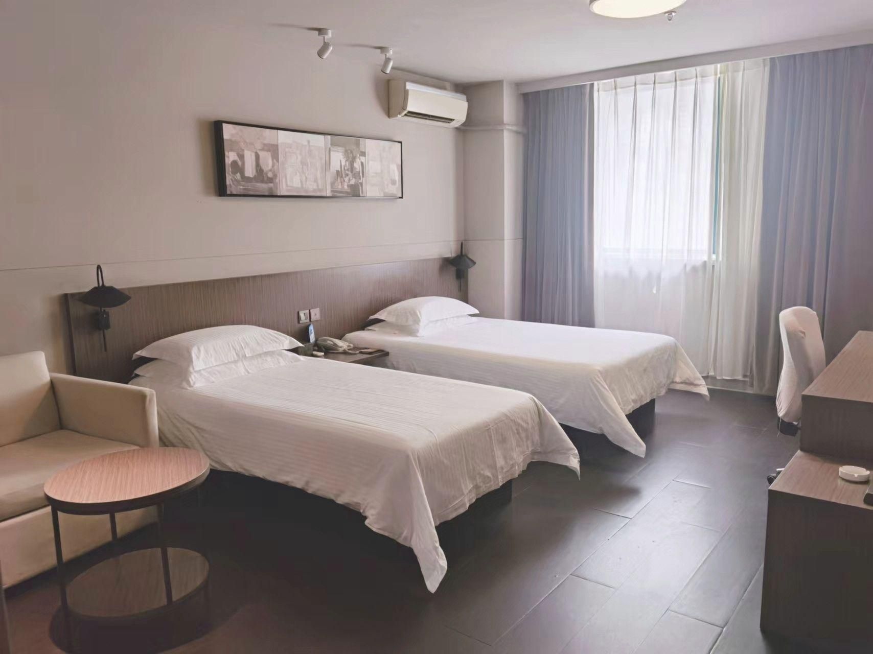 WH - Superior Twin, DAXIAO