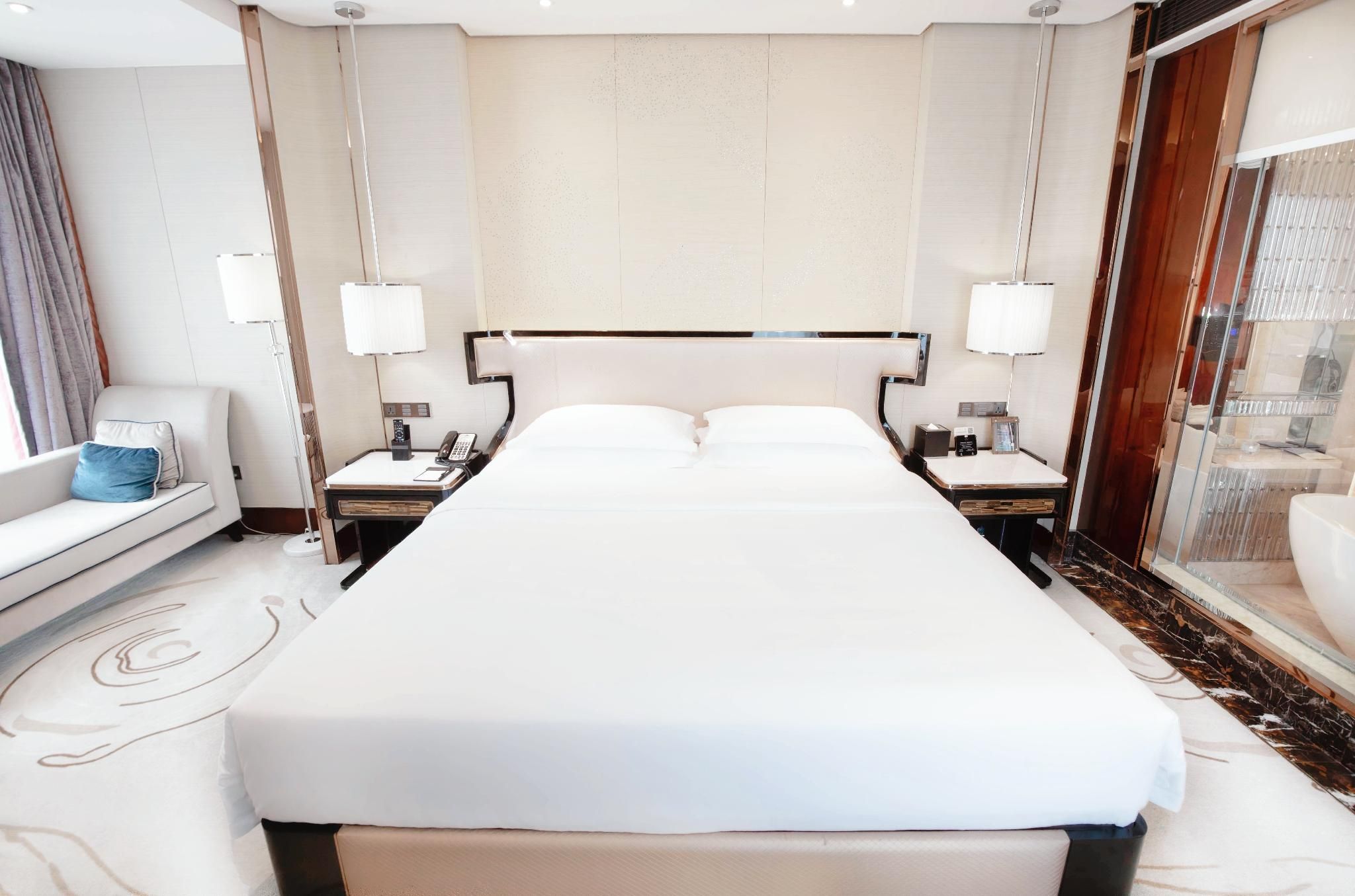 Business King Room