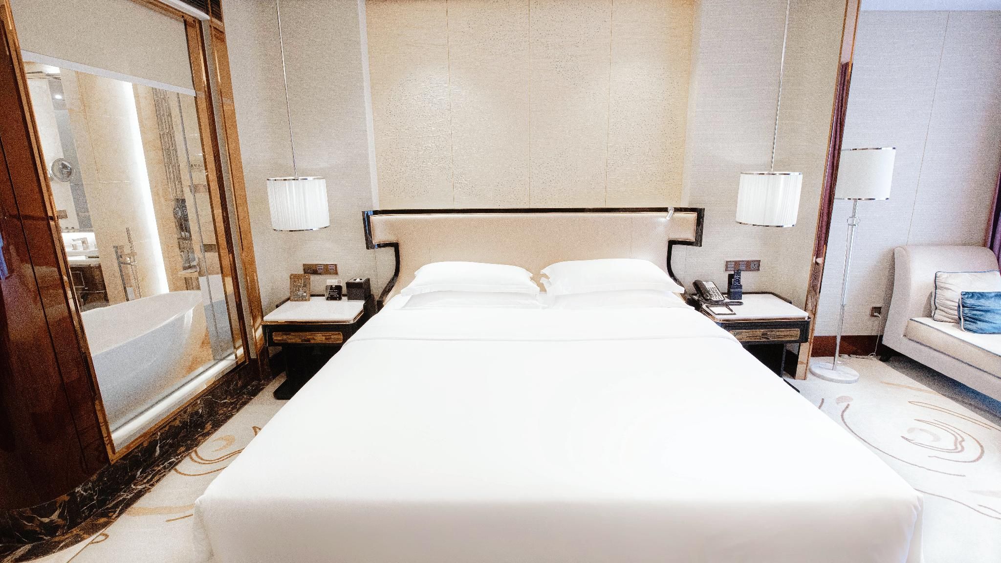 Deluxe King Room