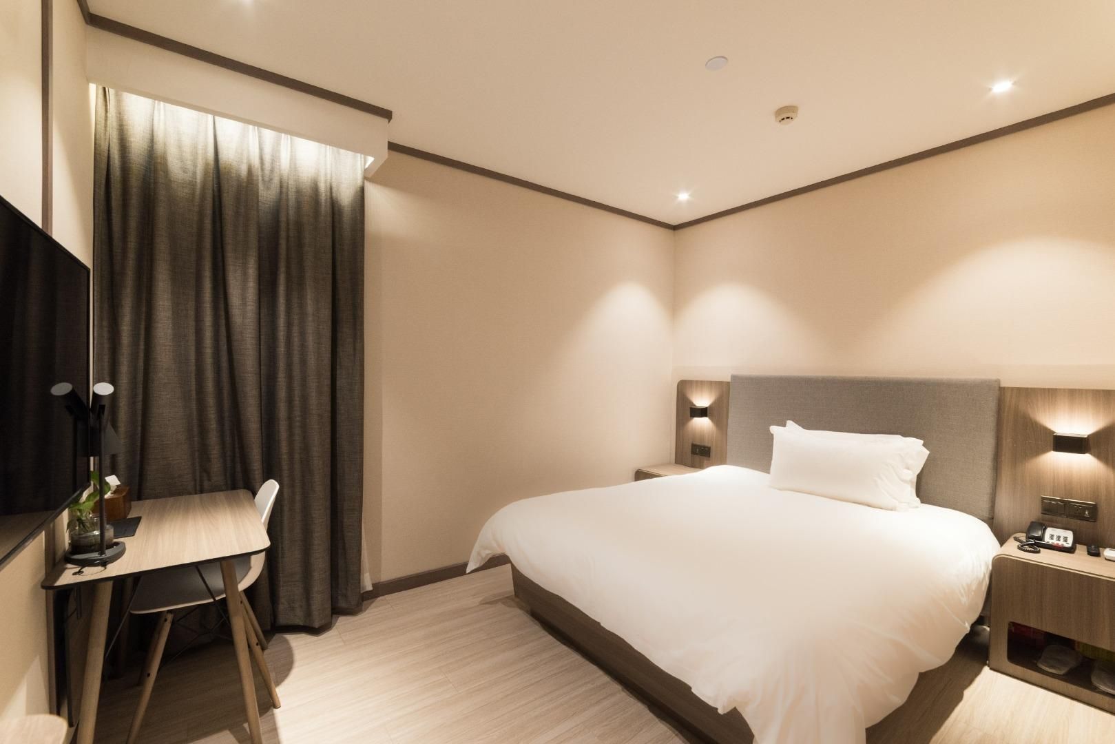 Huazhu - Room With Bed