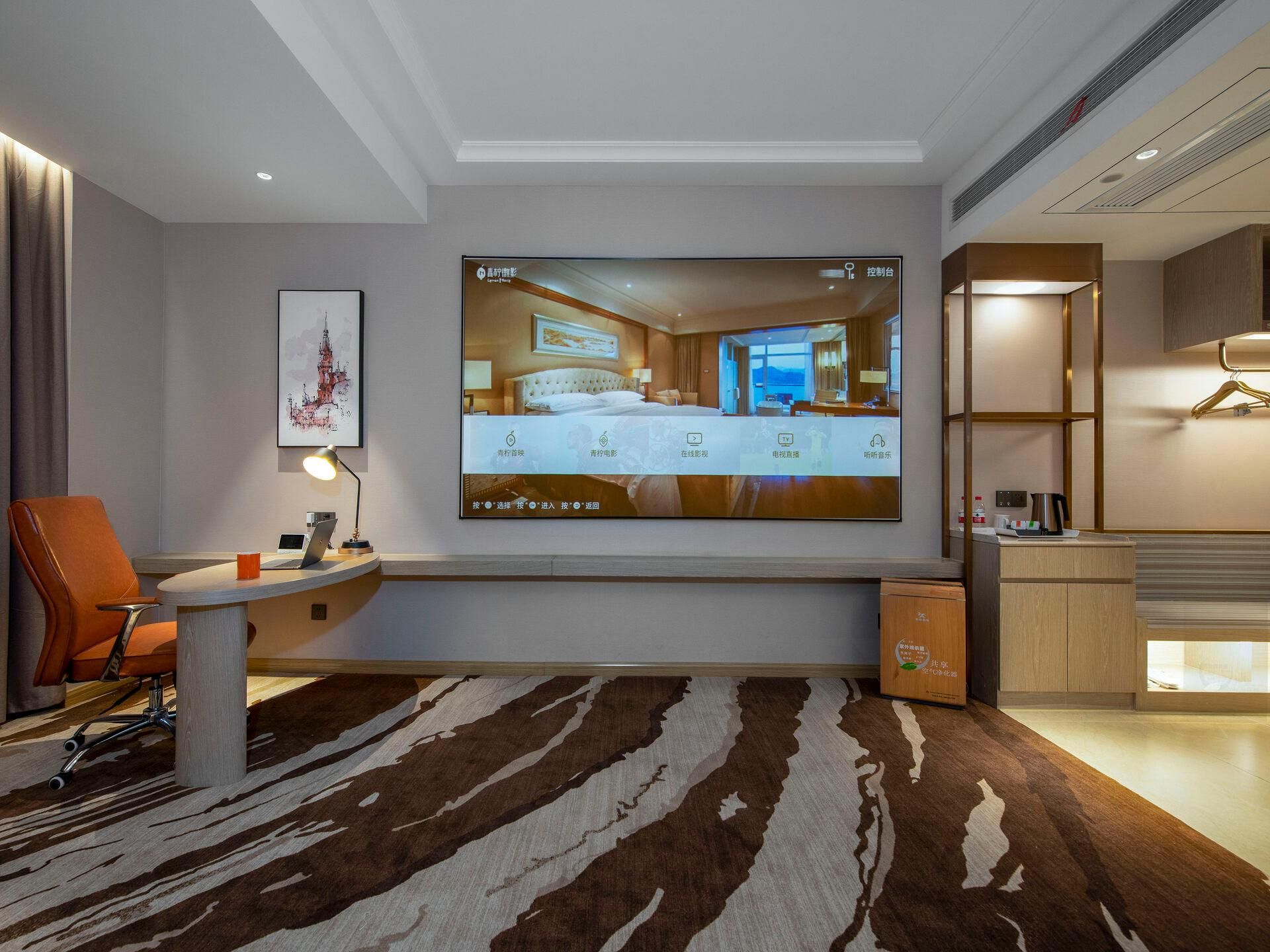 Audio Queen Room