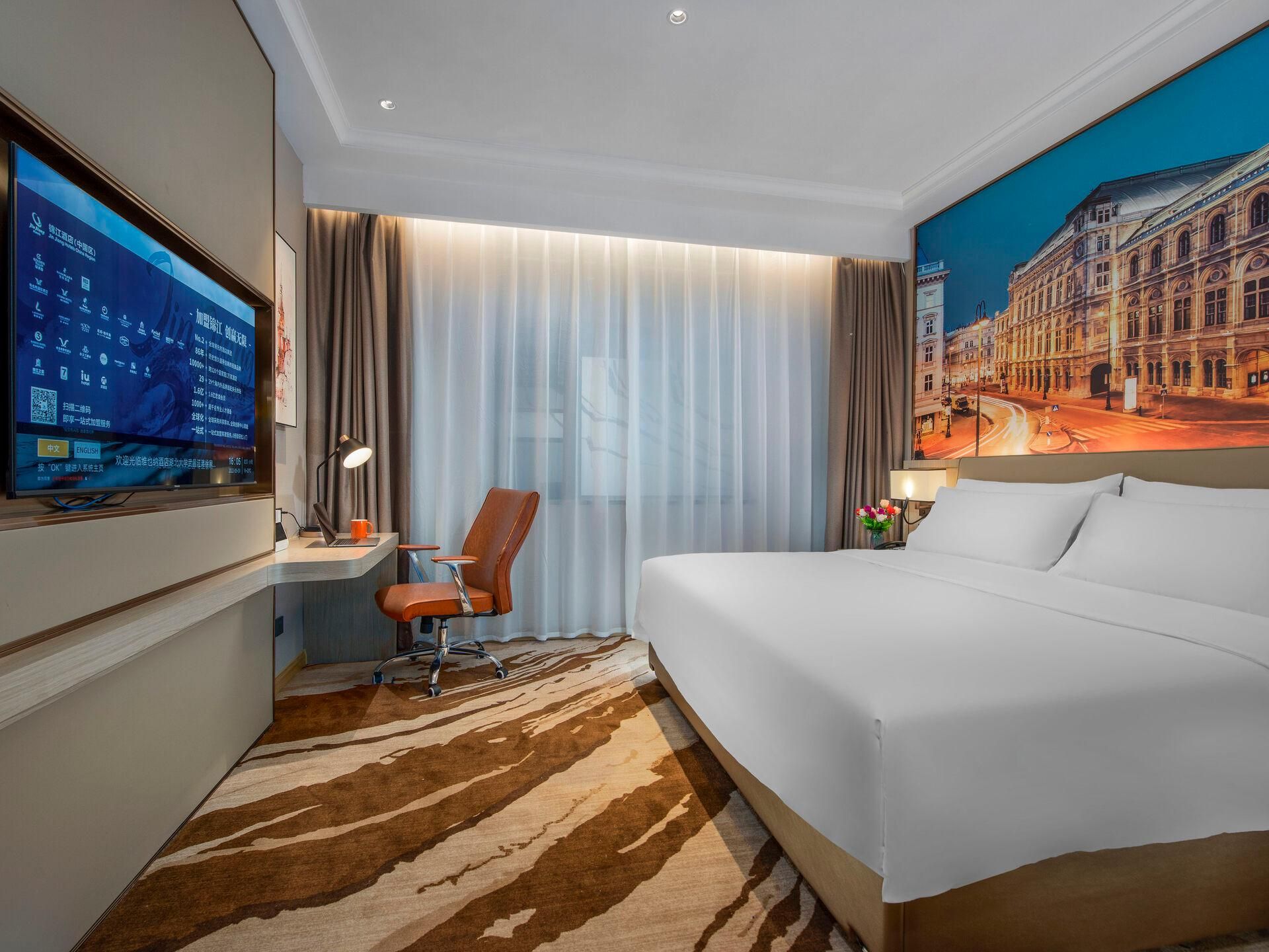 Deluxe Queen Room