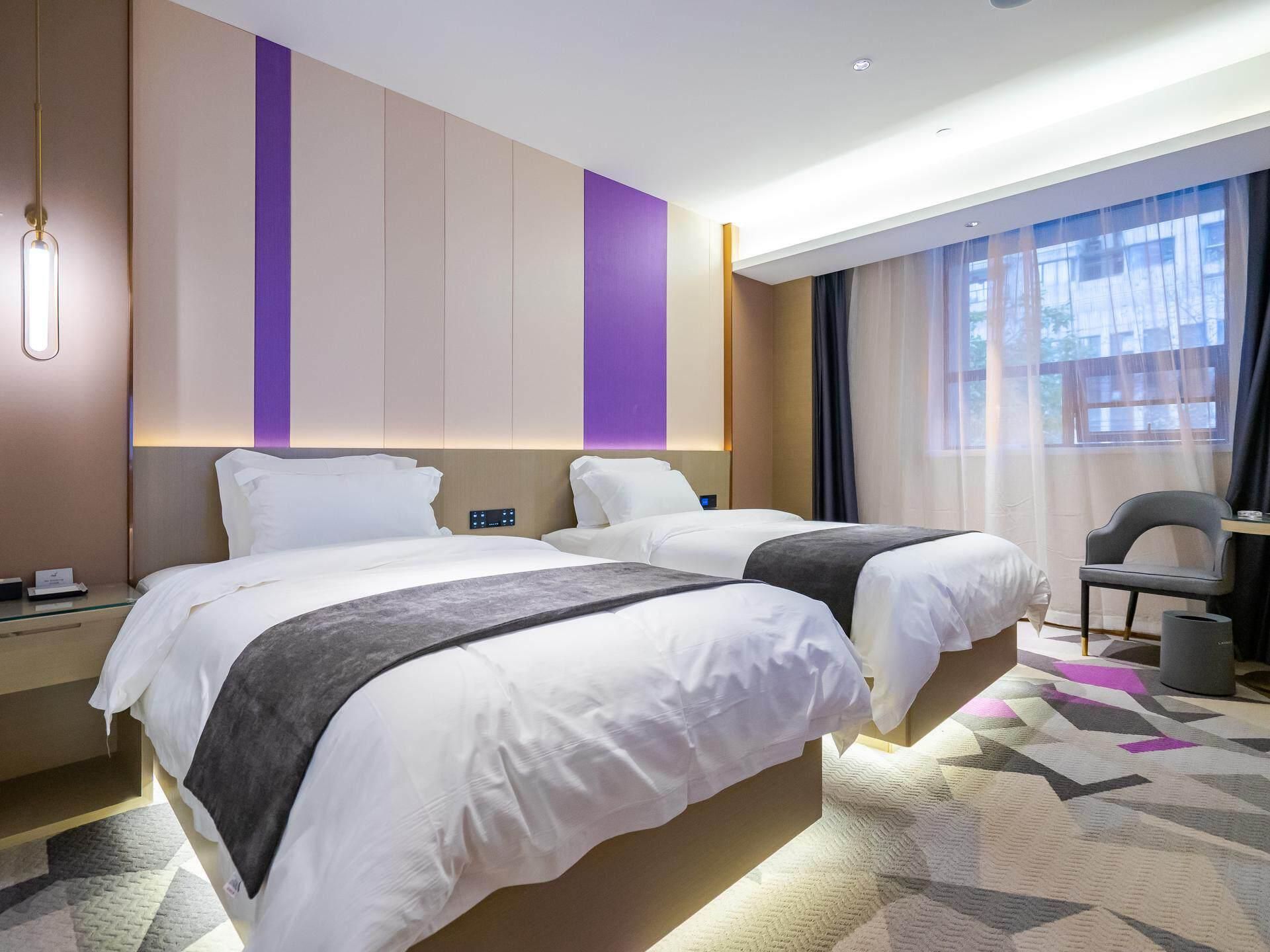 WH - Deluxe Room Twin