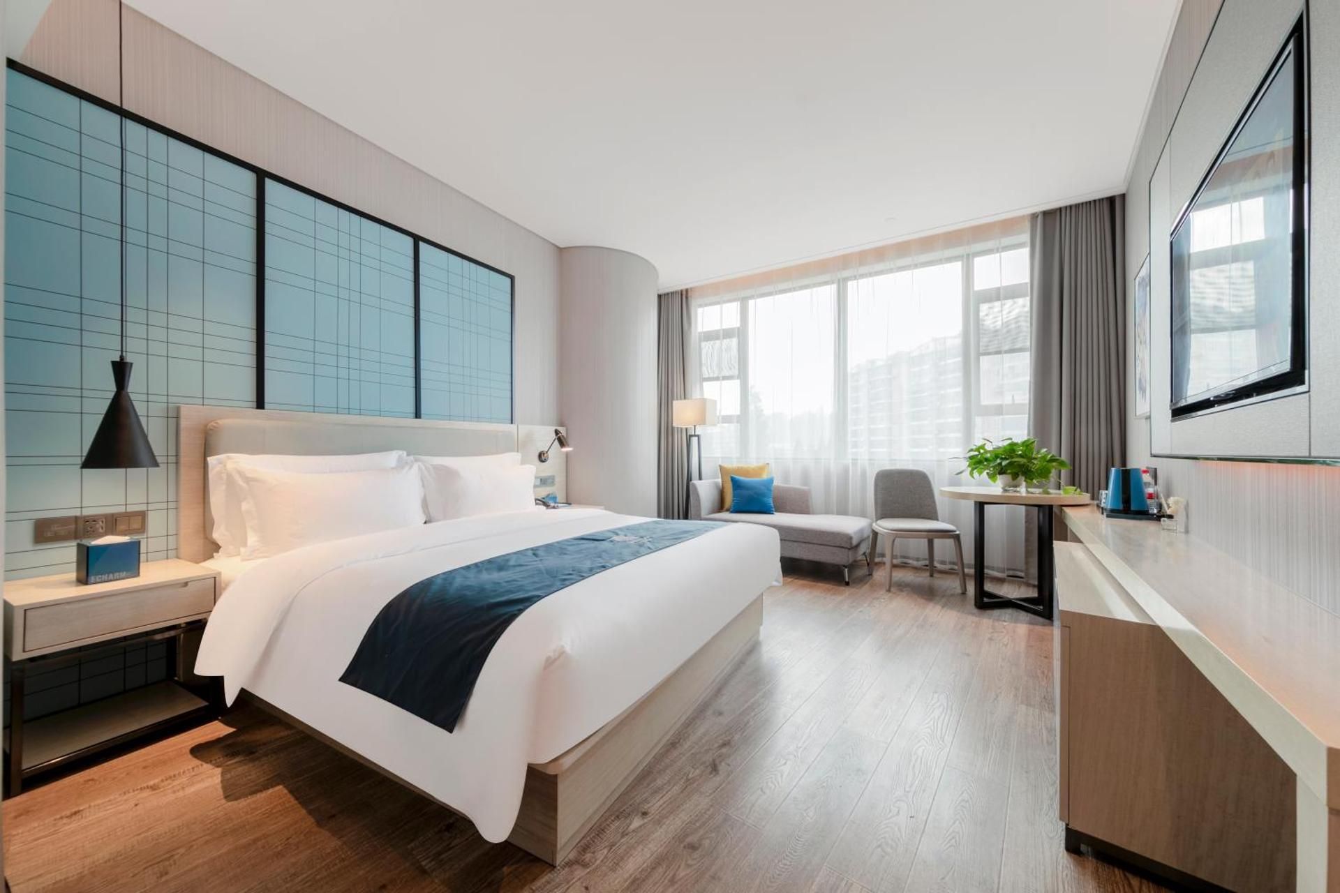 Deluxe Queen Room