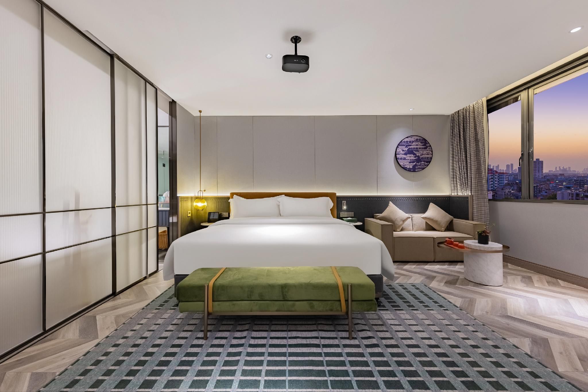 Tanhua King Room