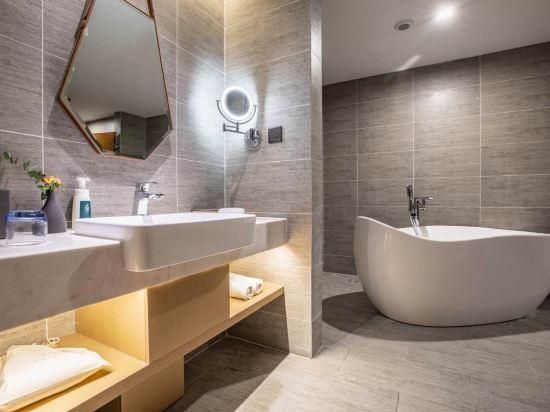 Atour Hotel Wuhan Donghu Yuejiazui Superior Suite 2