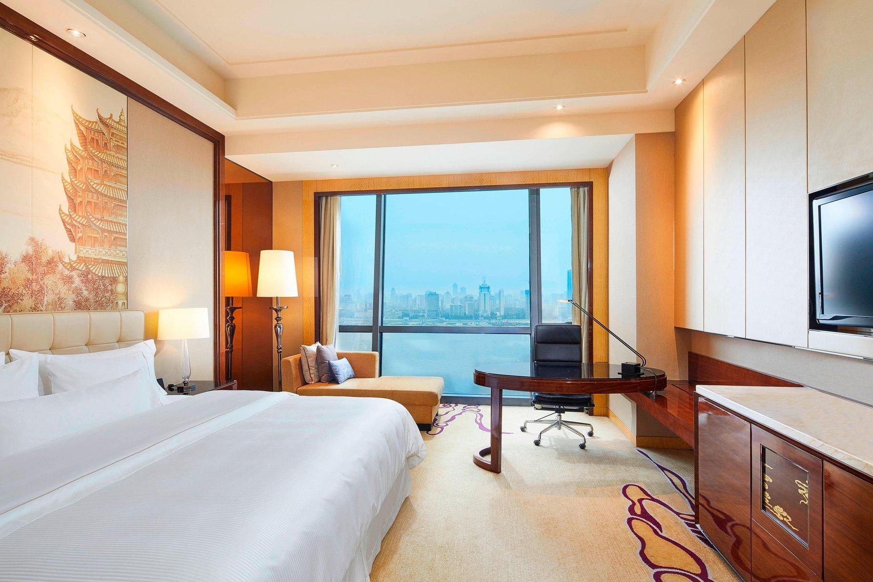 Executive lounge access, Guest room, 1 King, River view