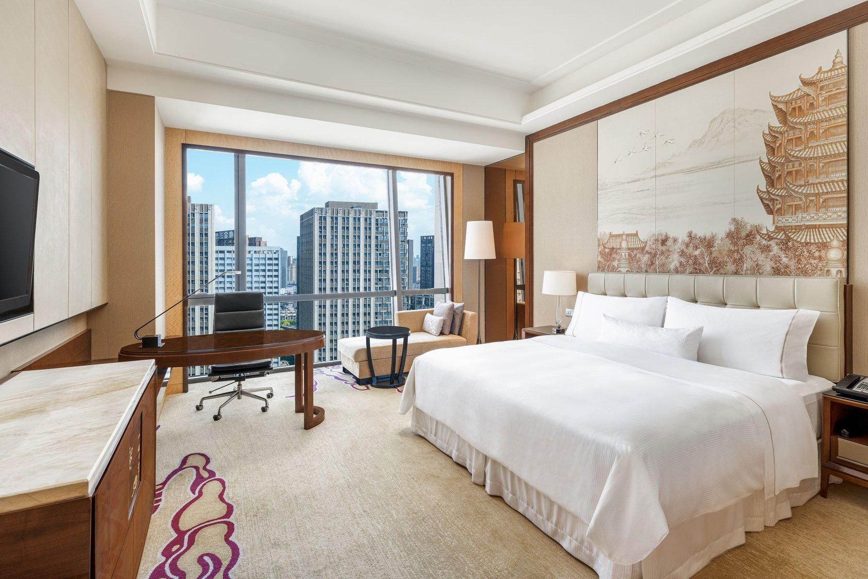 Executive lounge access, Guest room, 1 King, City view