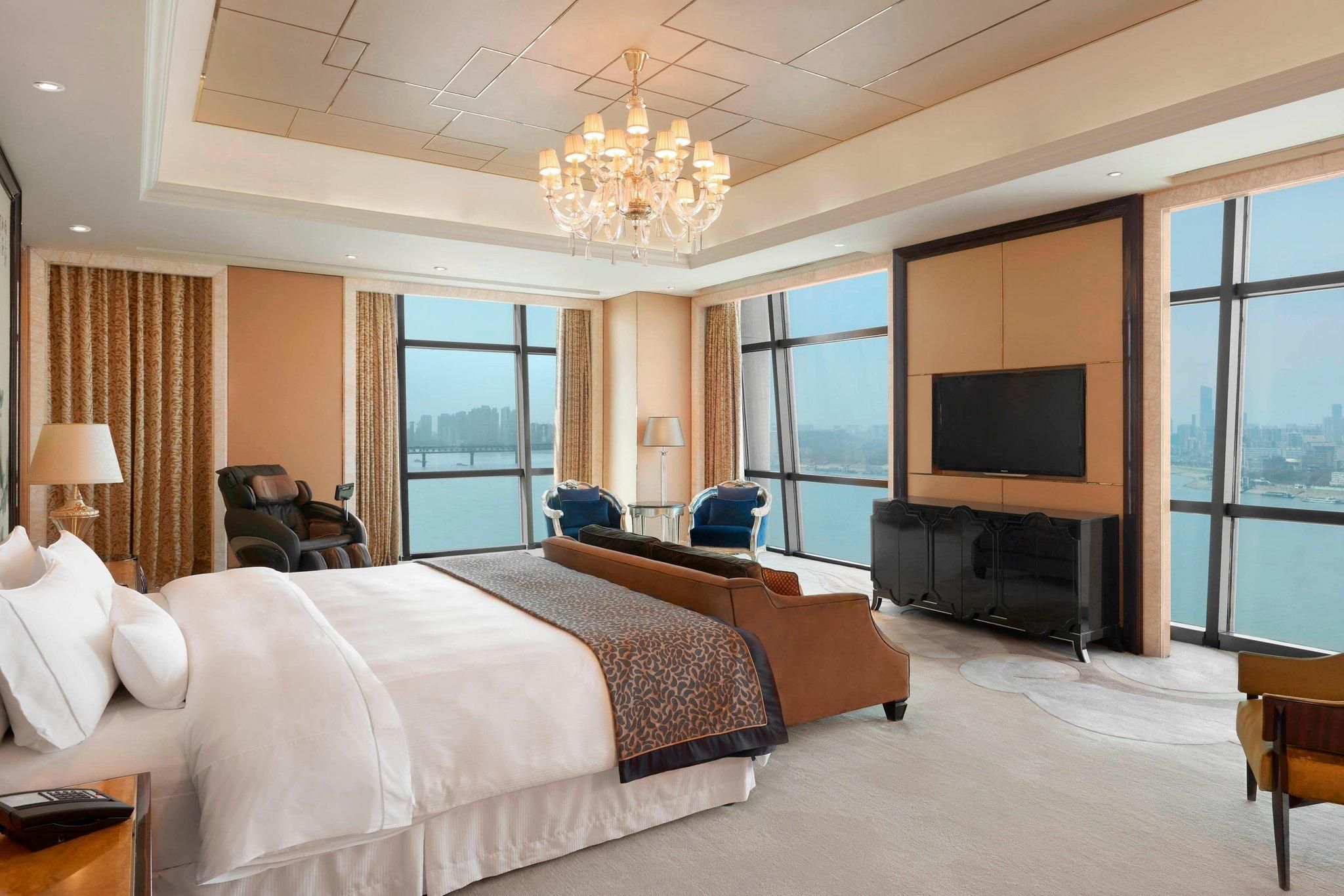 Executive lounge access, 1 Bedroom Presidential Suite, 1 King, River view