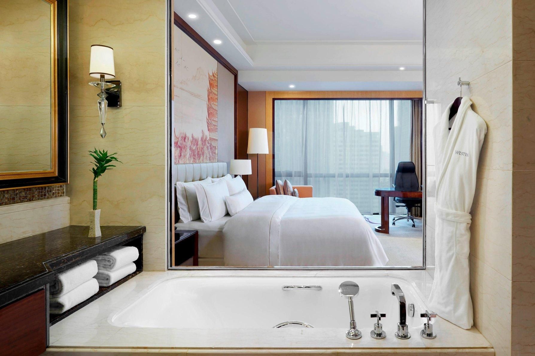 Guest room, 1 King, City view