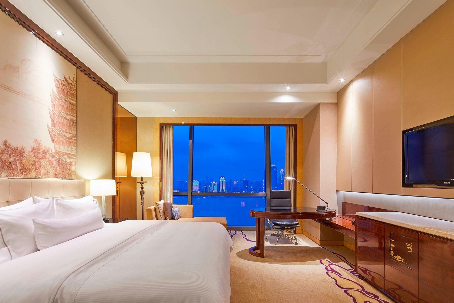 Executive lounge access, Guest room, 1 King, River view