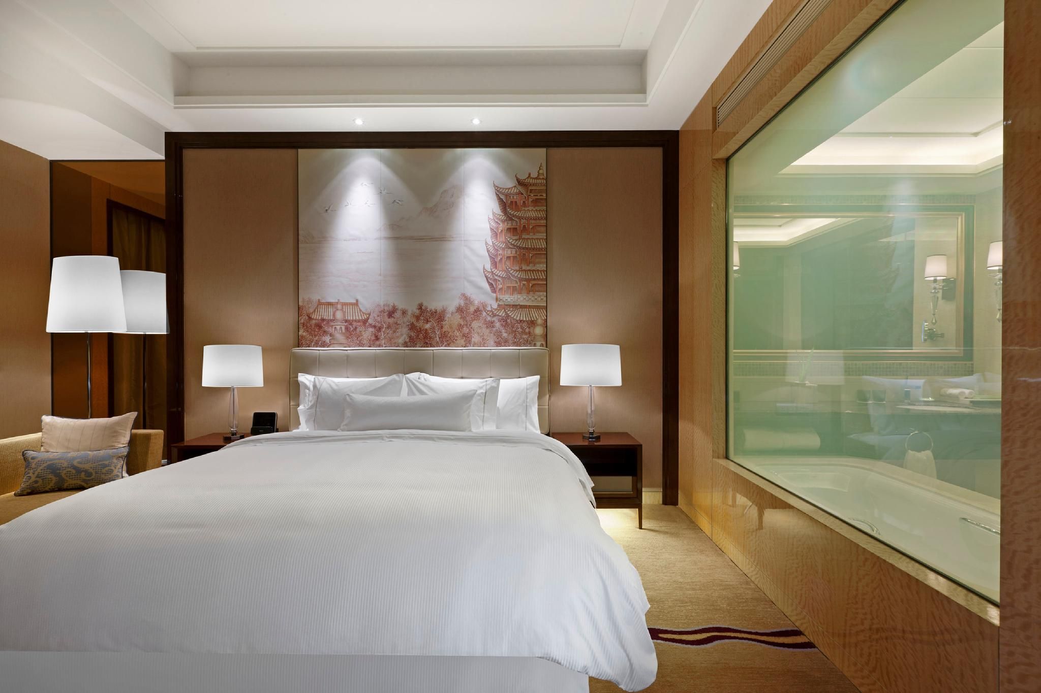 Executive lounge access, Guest room, 1 King, Partial river view, High floor