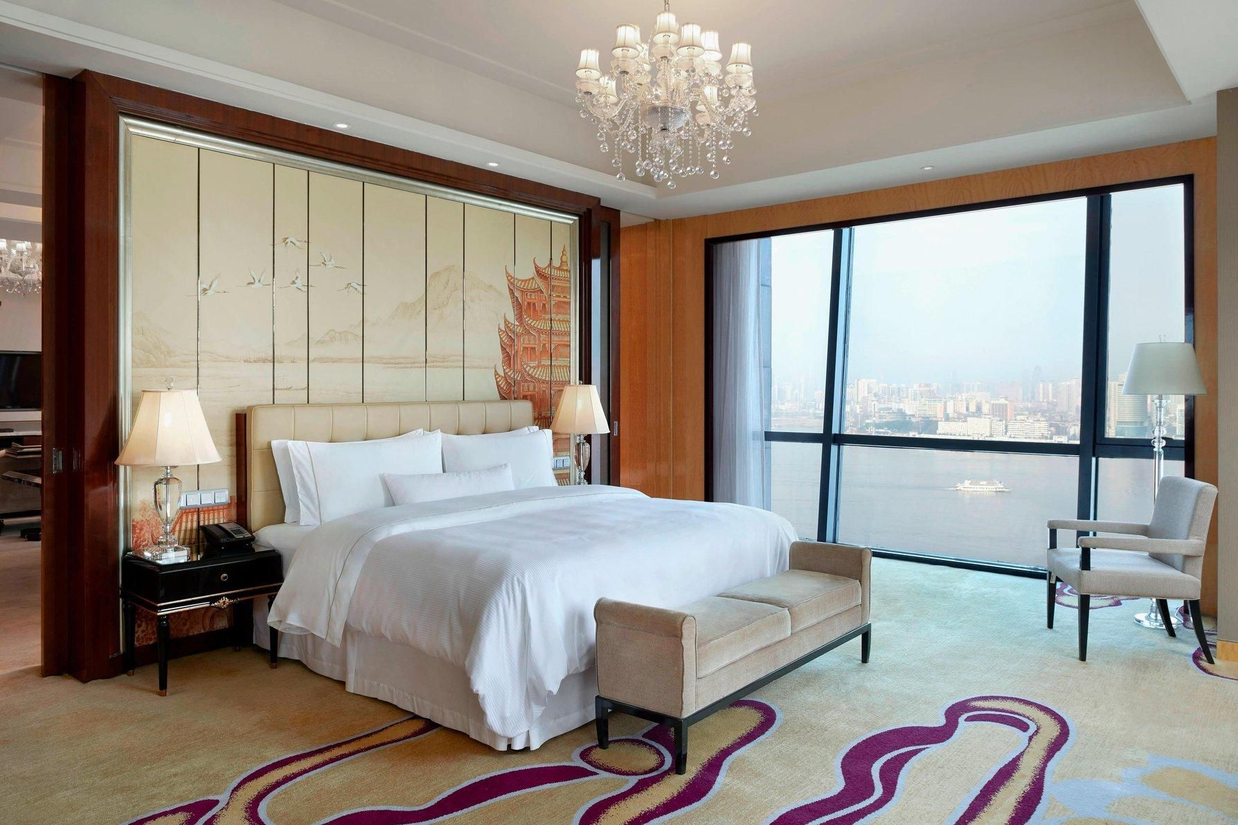 Executive lounge access, 1 Bedroom Larger Suite, 1 King