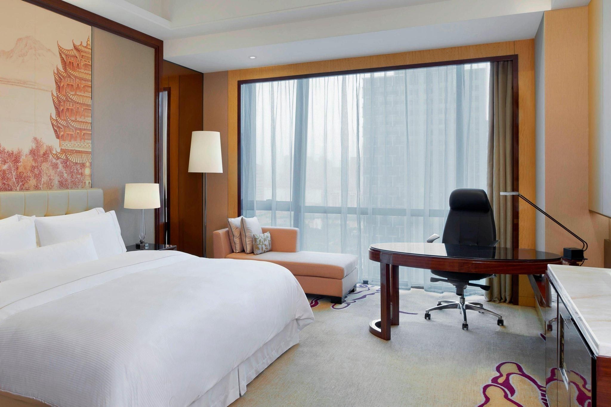 Guest room, 1 King, City view, High floor