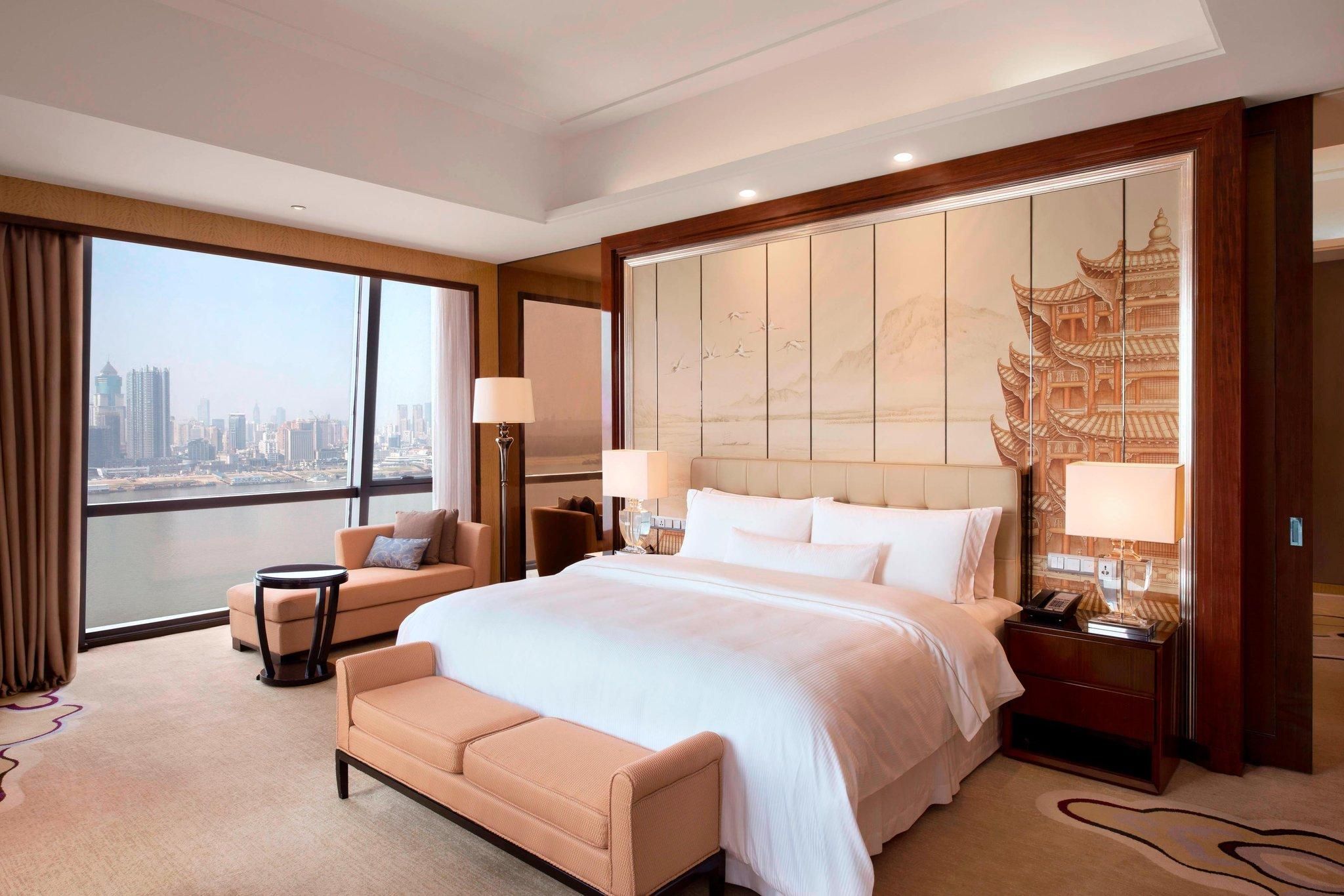 Executive lounge access, 1 Bedroom Suite, 1 King