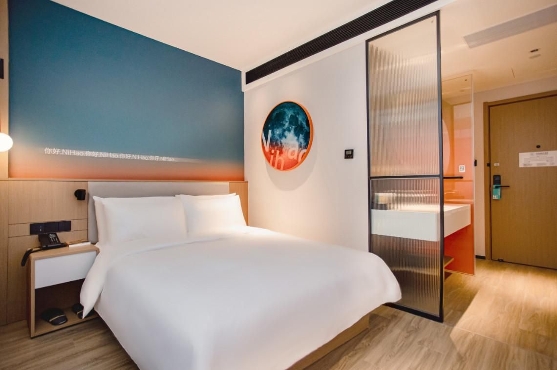 Huazhu - Room With Bed