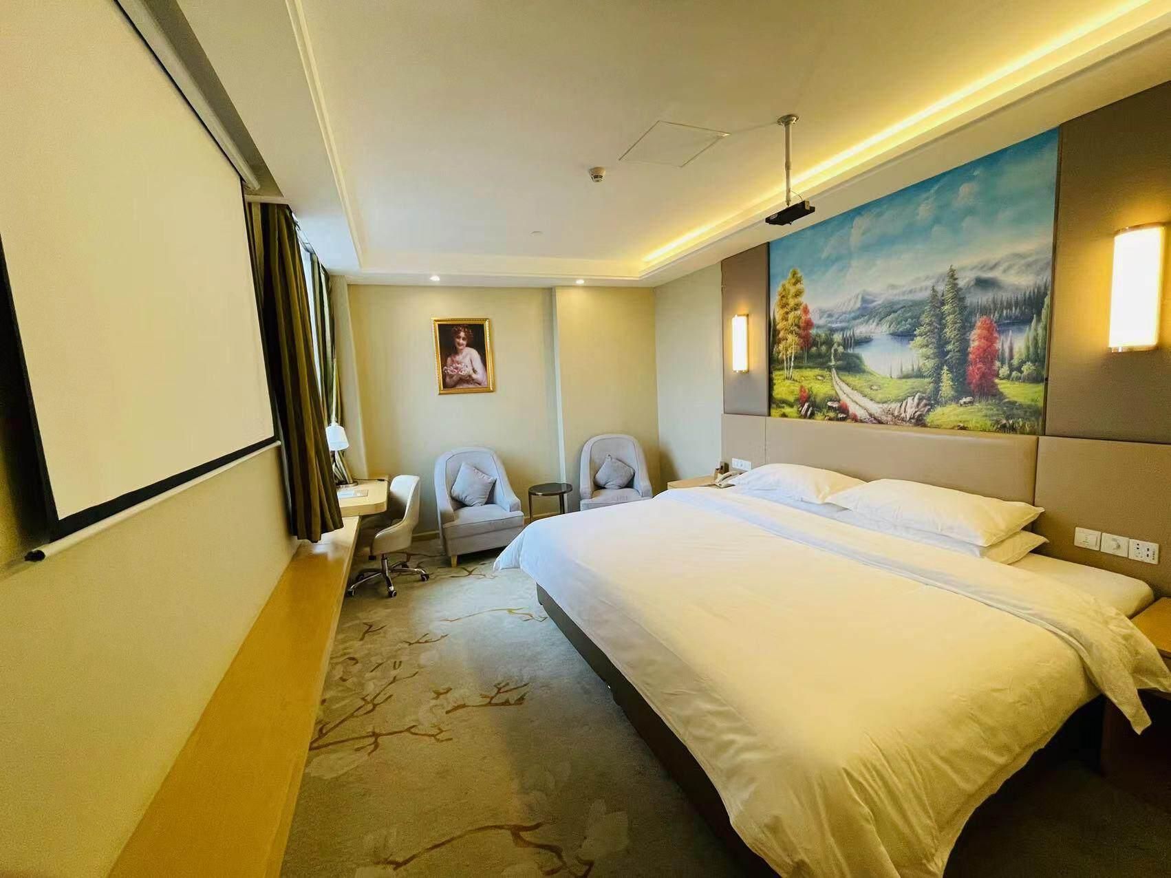 Deluxe King - Room Only
