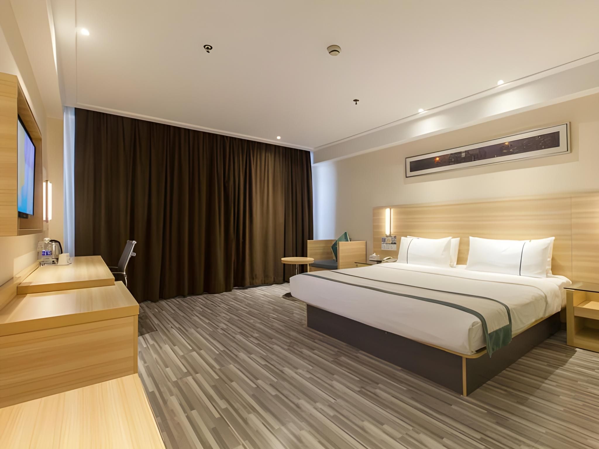 Business Queen Room