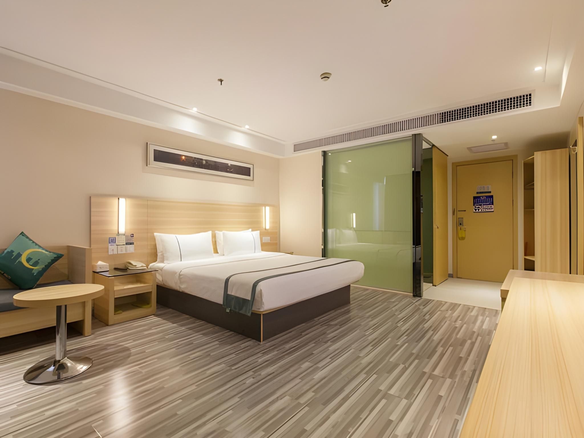 Business Queen Room
