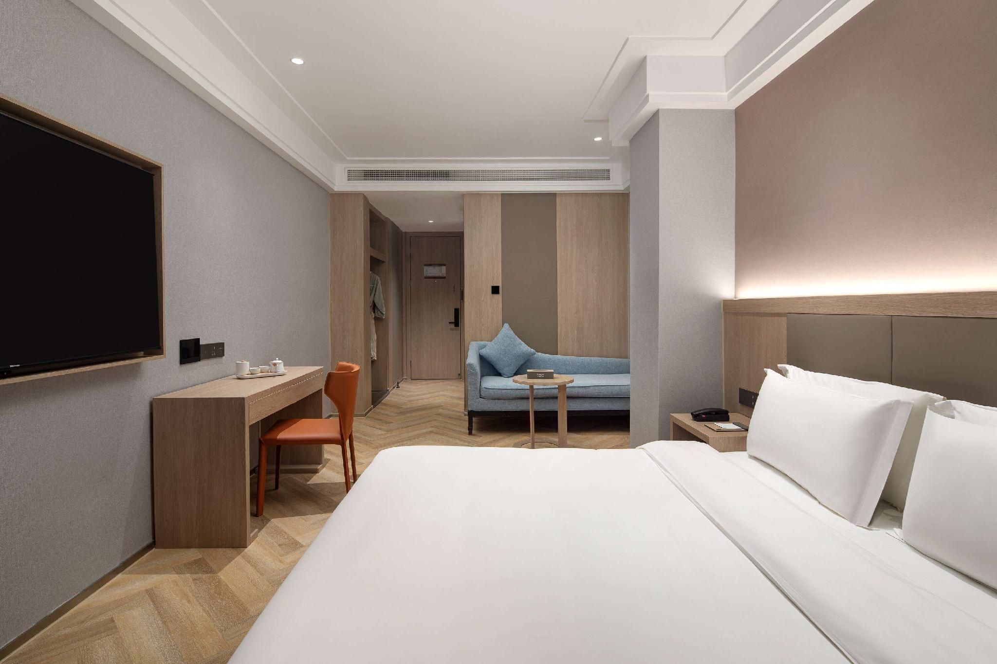 1 King Bed, Deluxe Room, Non-Smoking