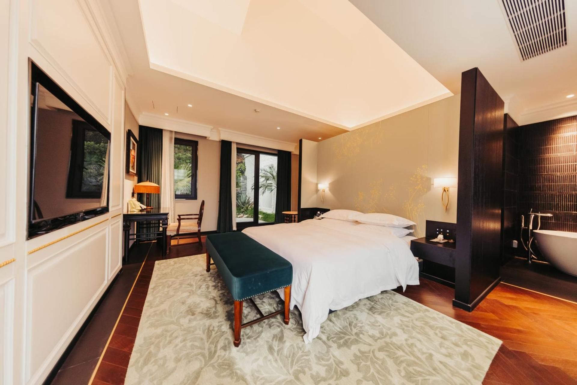 Deluxe Double Room with Bath