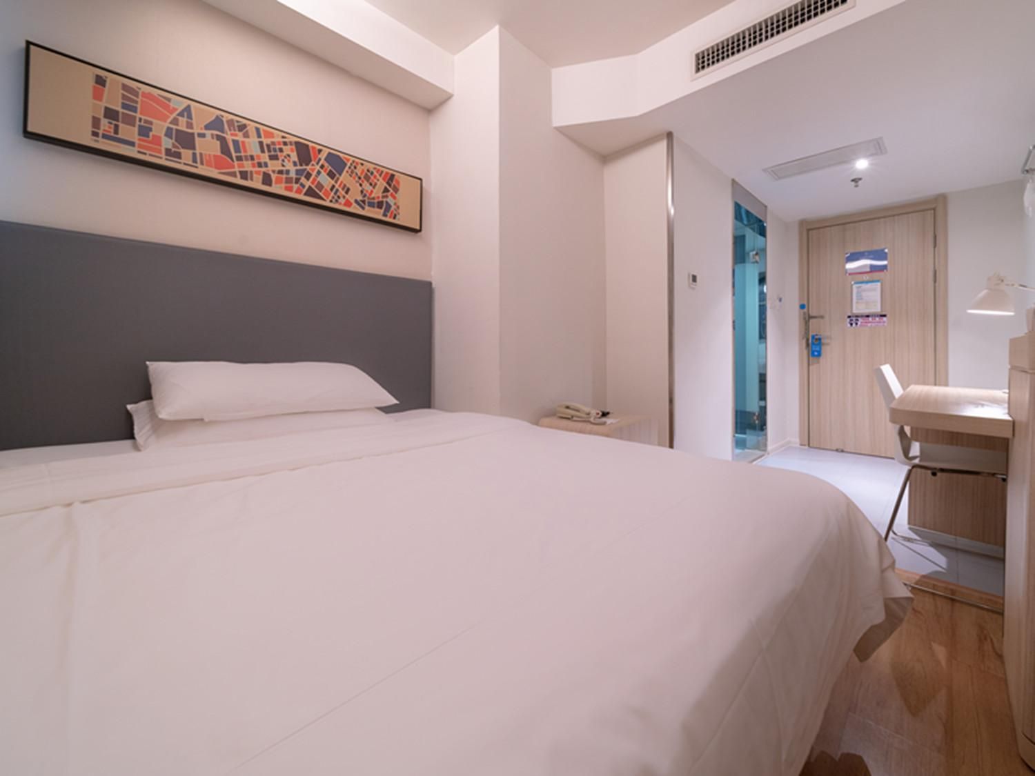 Huazhu - Room With Bed