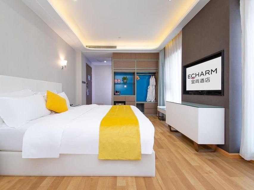 Deluxe Queen Room