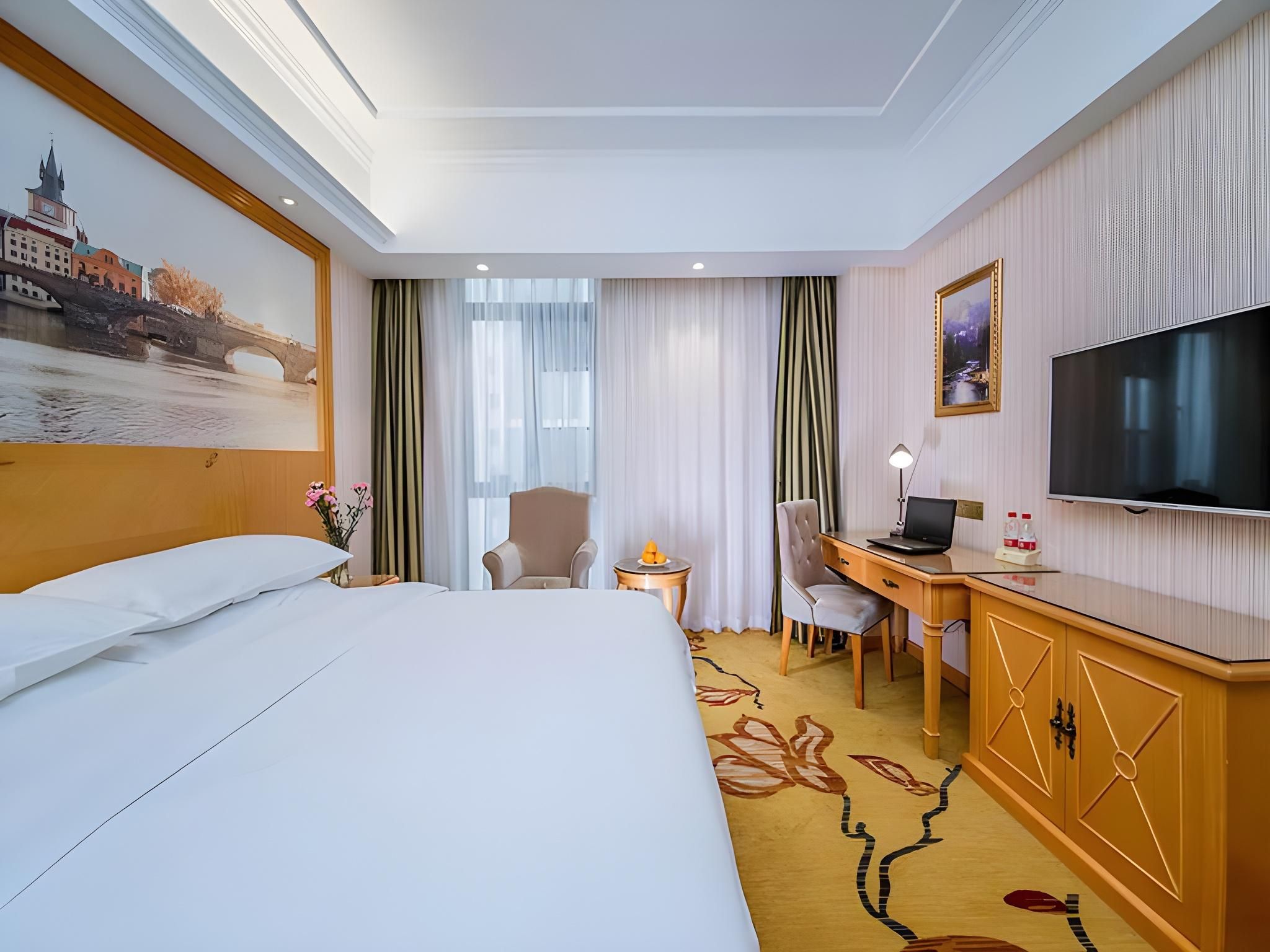 Business King Room