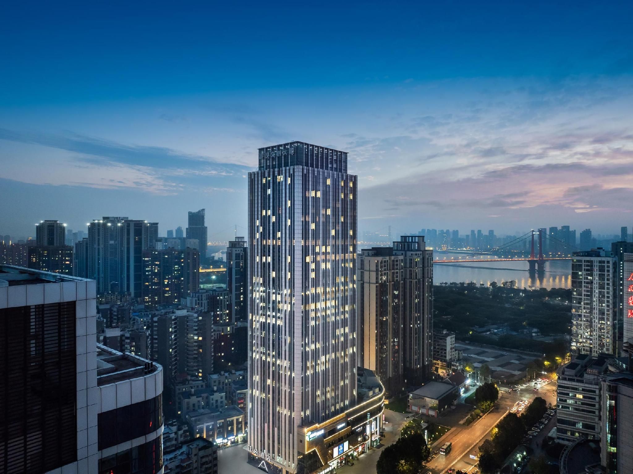 Atour - Superior 1 Bed Room, Lake View