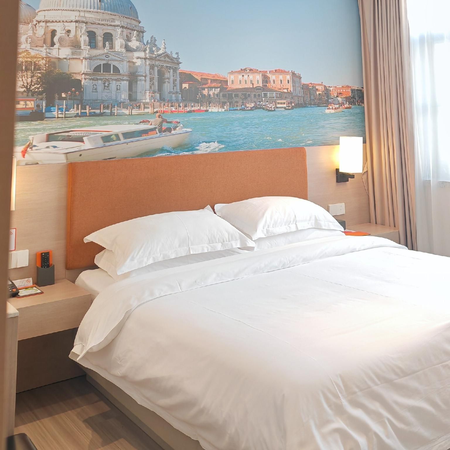 Deluxe Queen Room