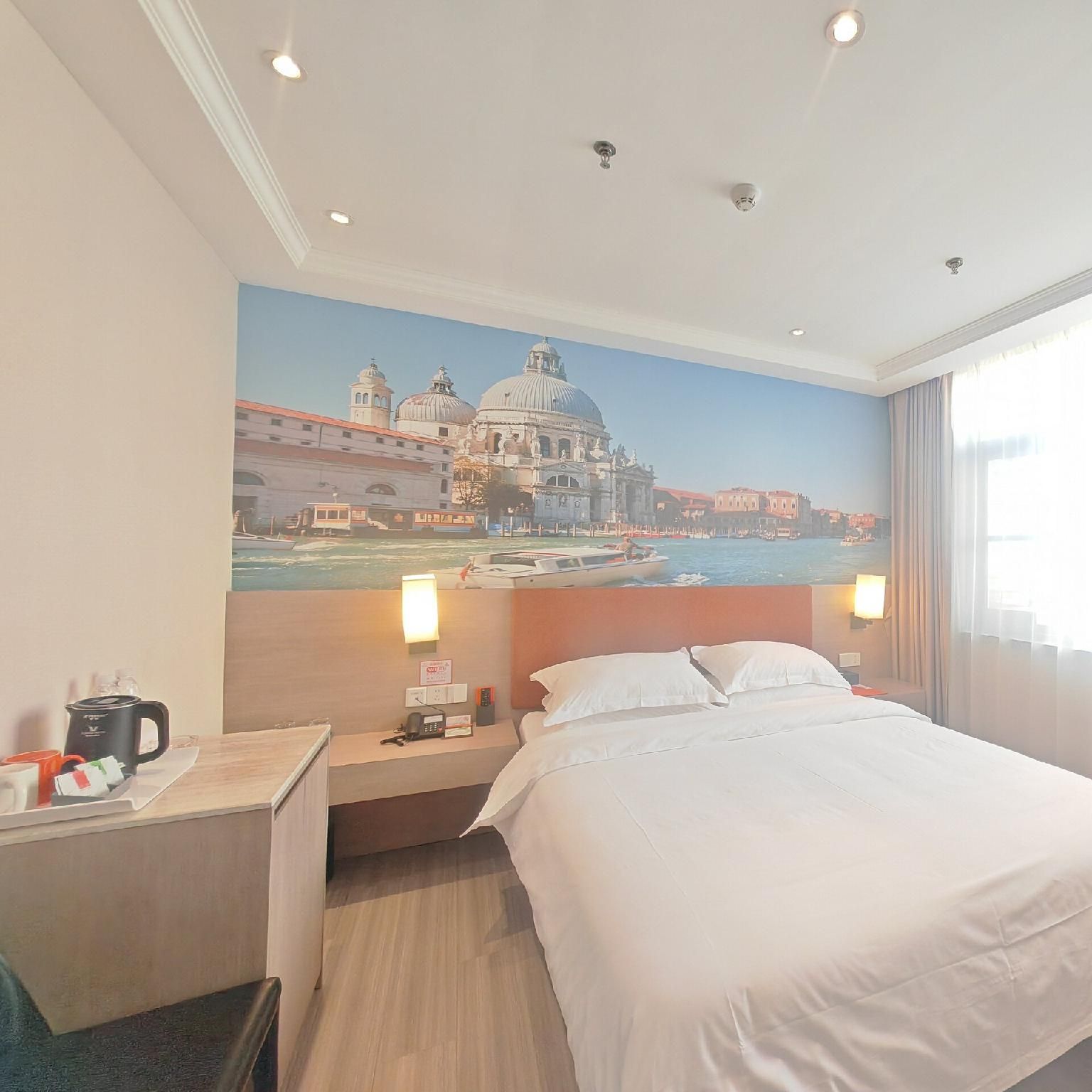 Deluxe Queen Room