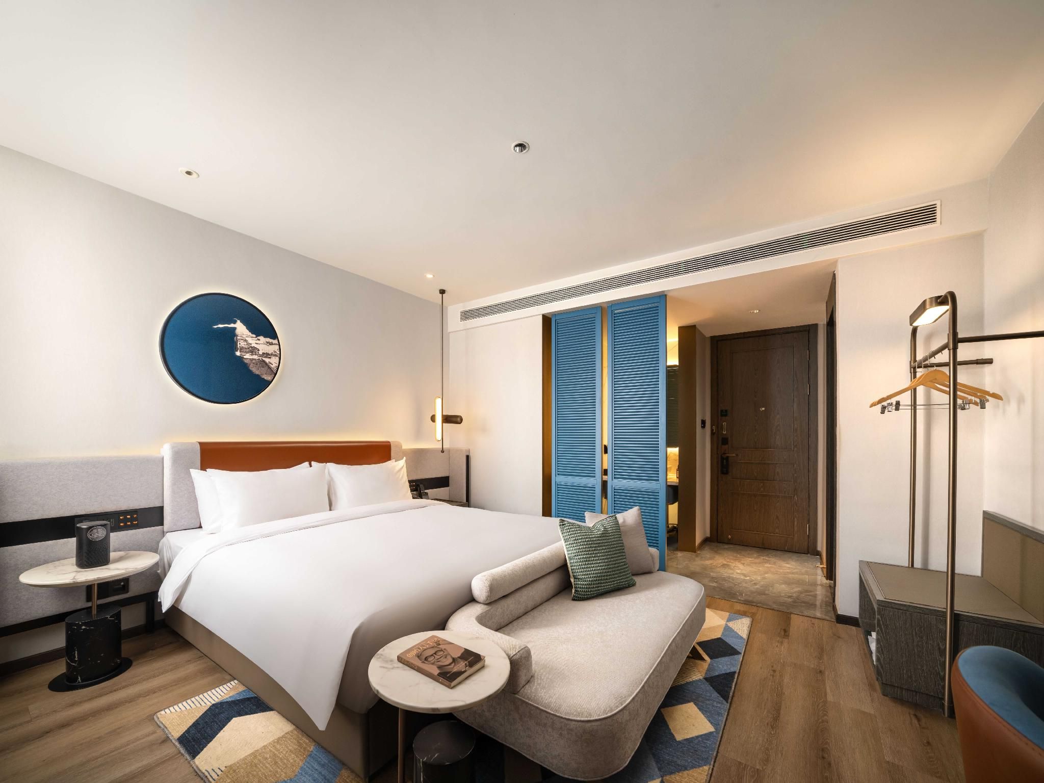 Business King Room