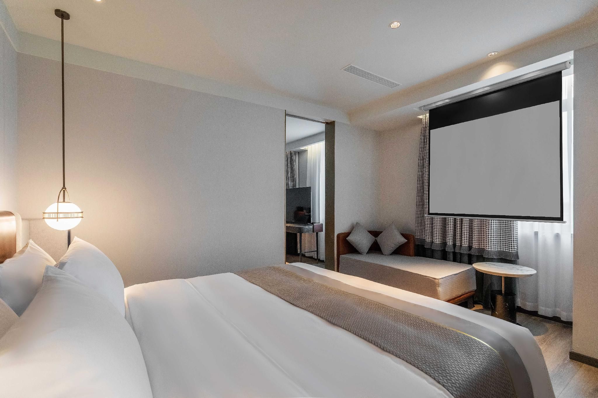 Queen Superior Room