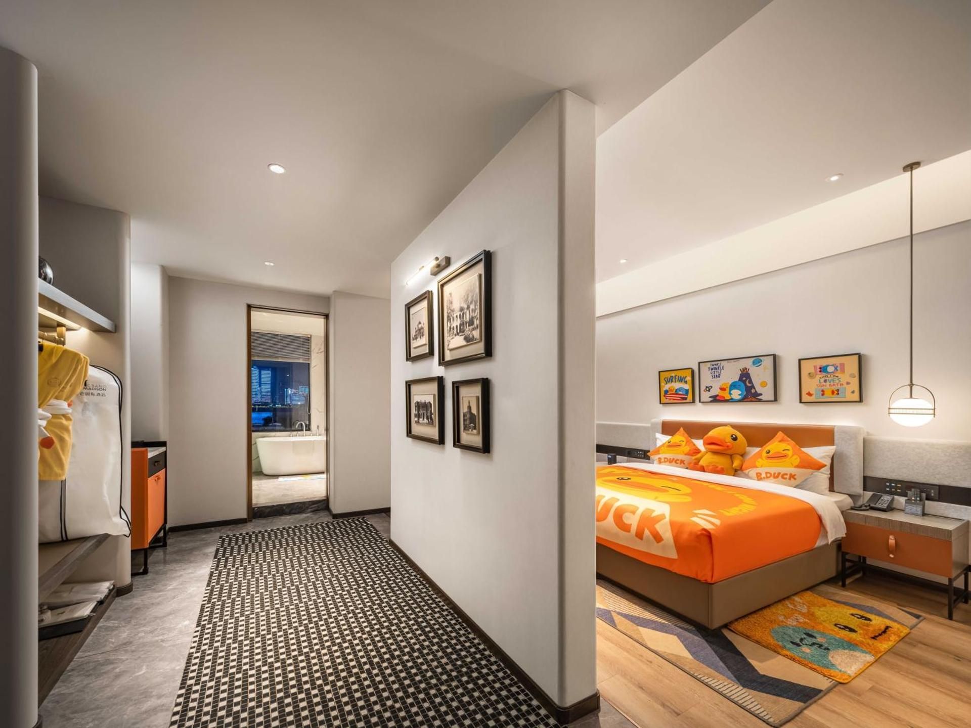 Deluxe Family Room