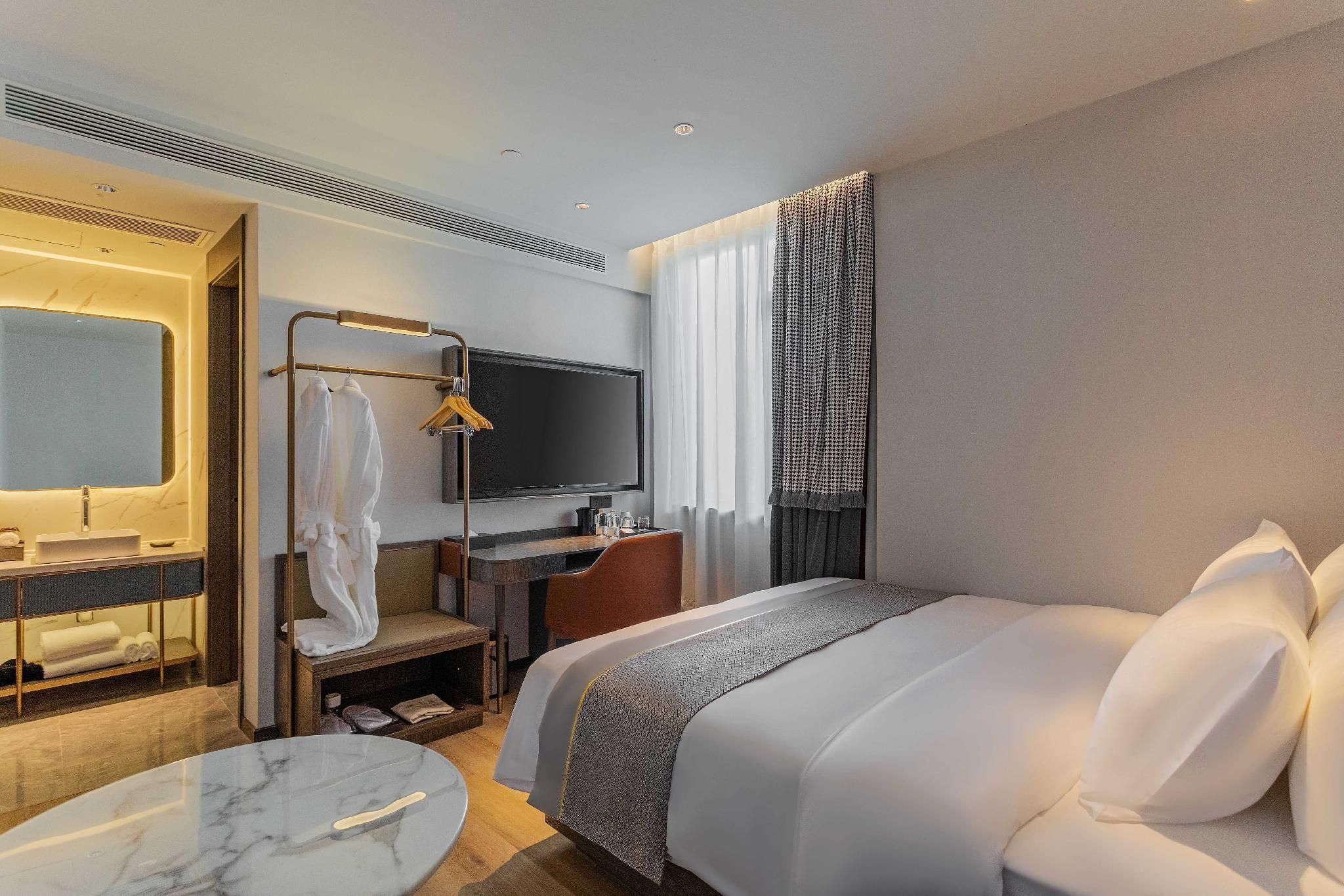 Queen Superior Room