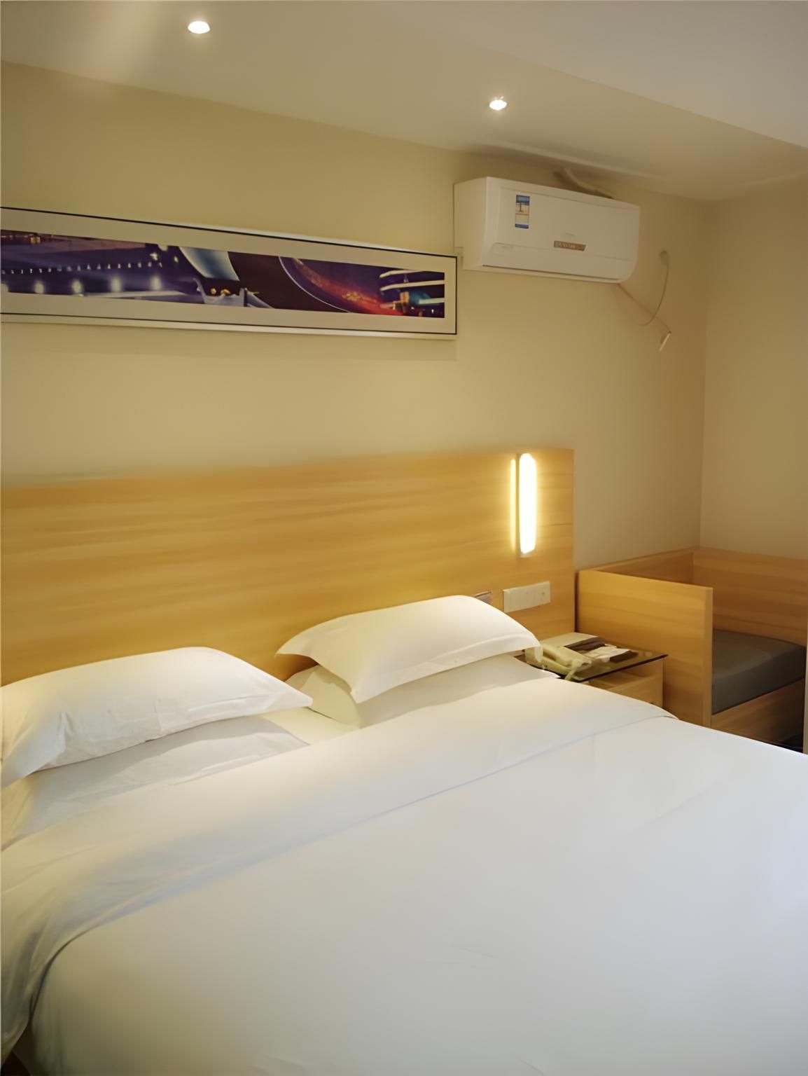 Business Queen Room