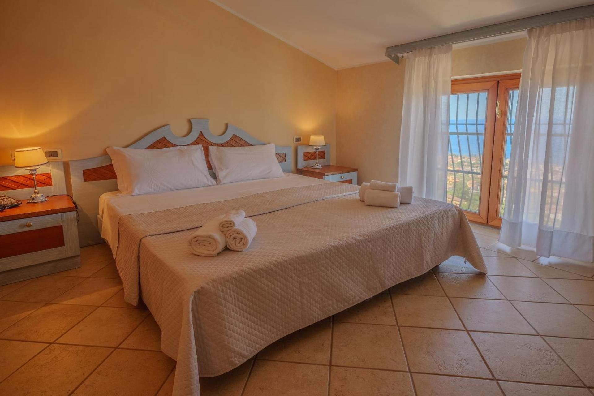 Deluxe Triple Room with Sea View