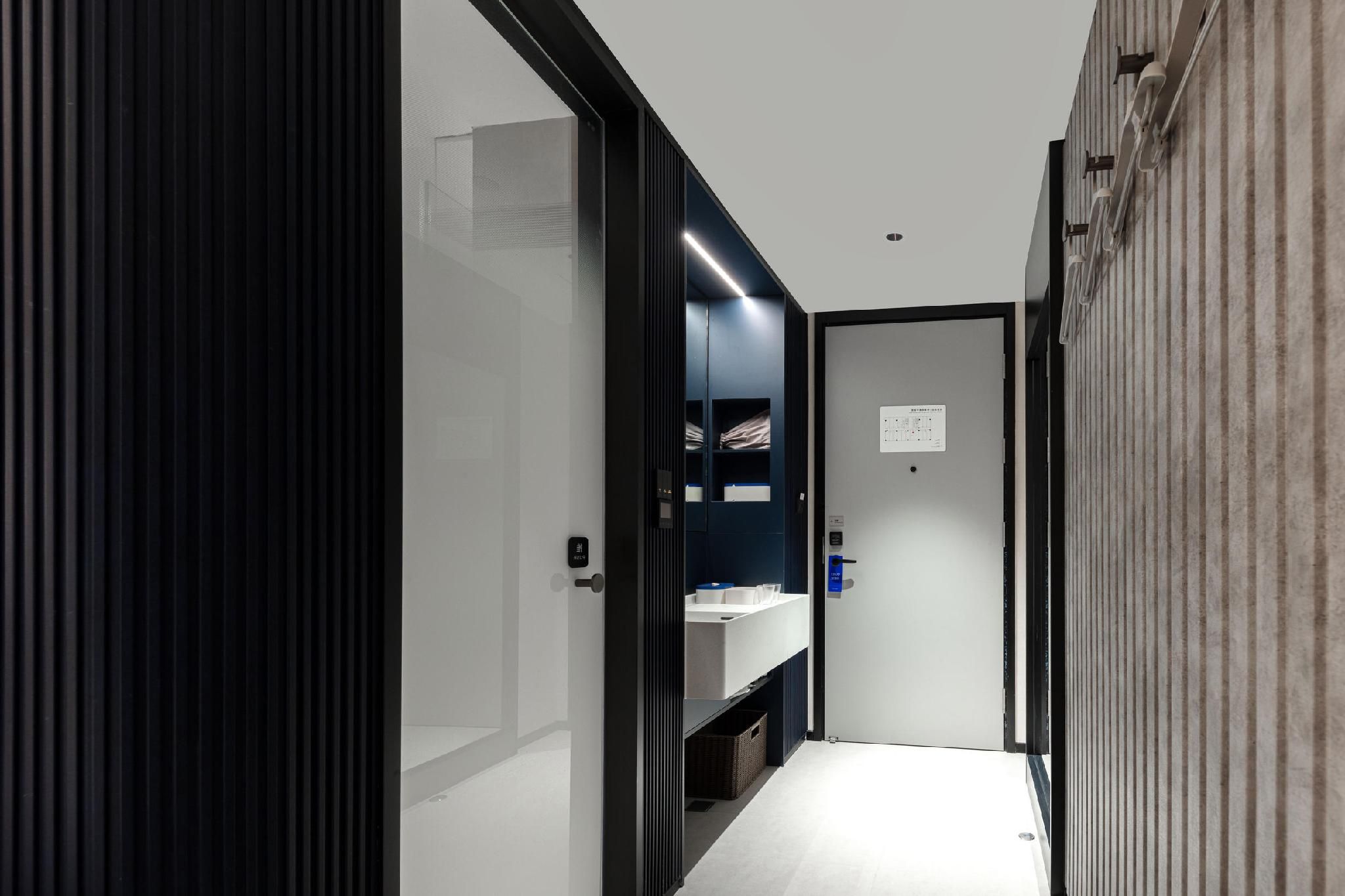 Comfort Queen Room