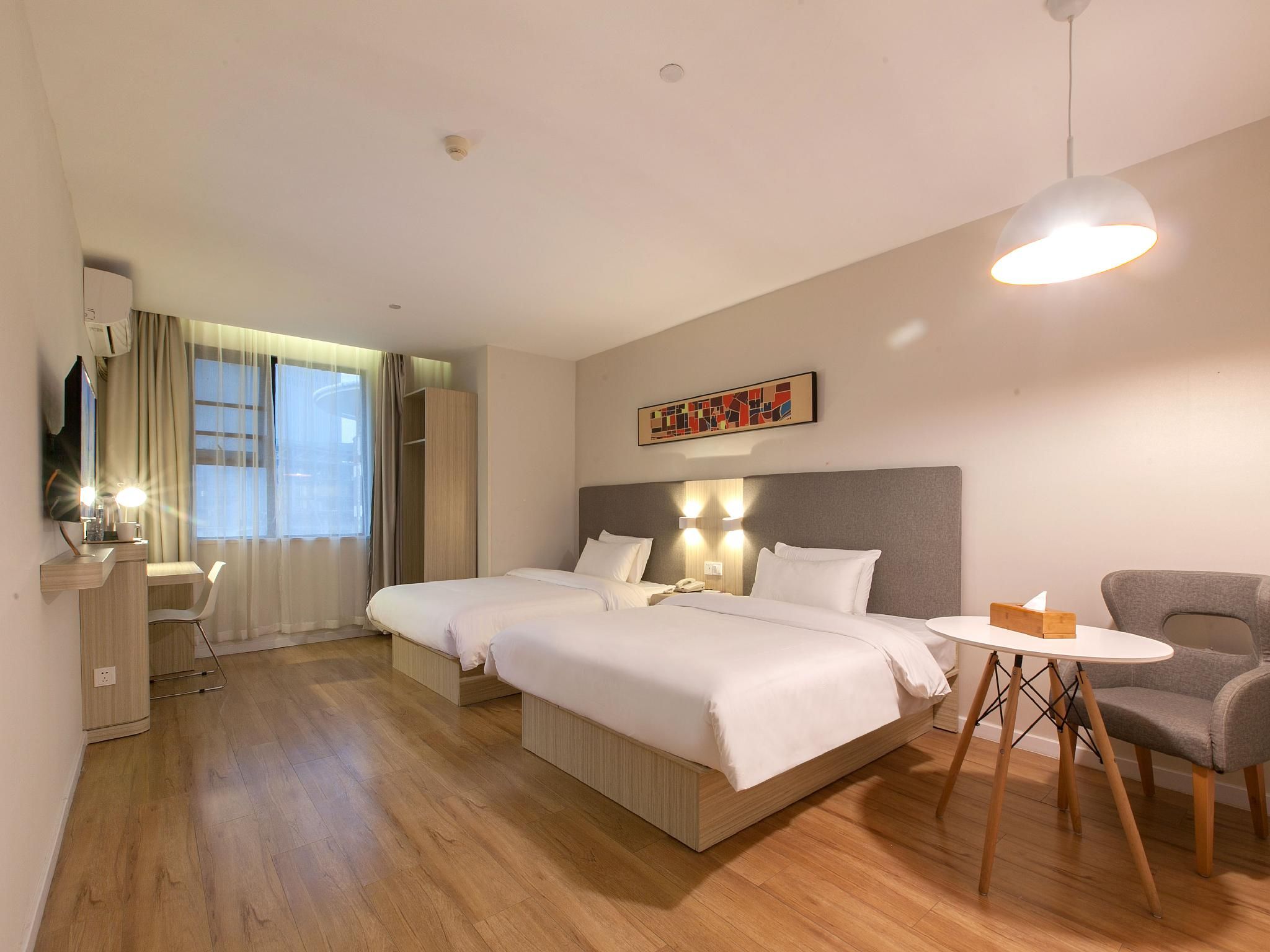 Huazhu - Deluxe Twin Room