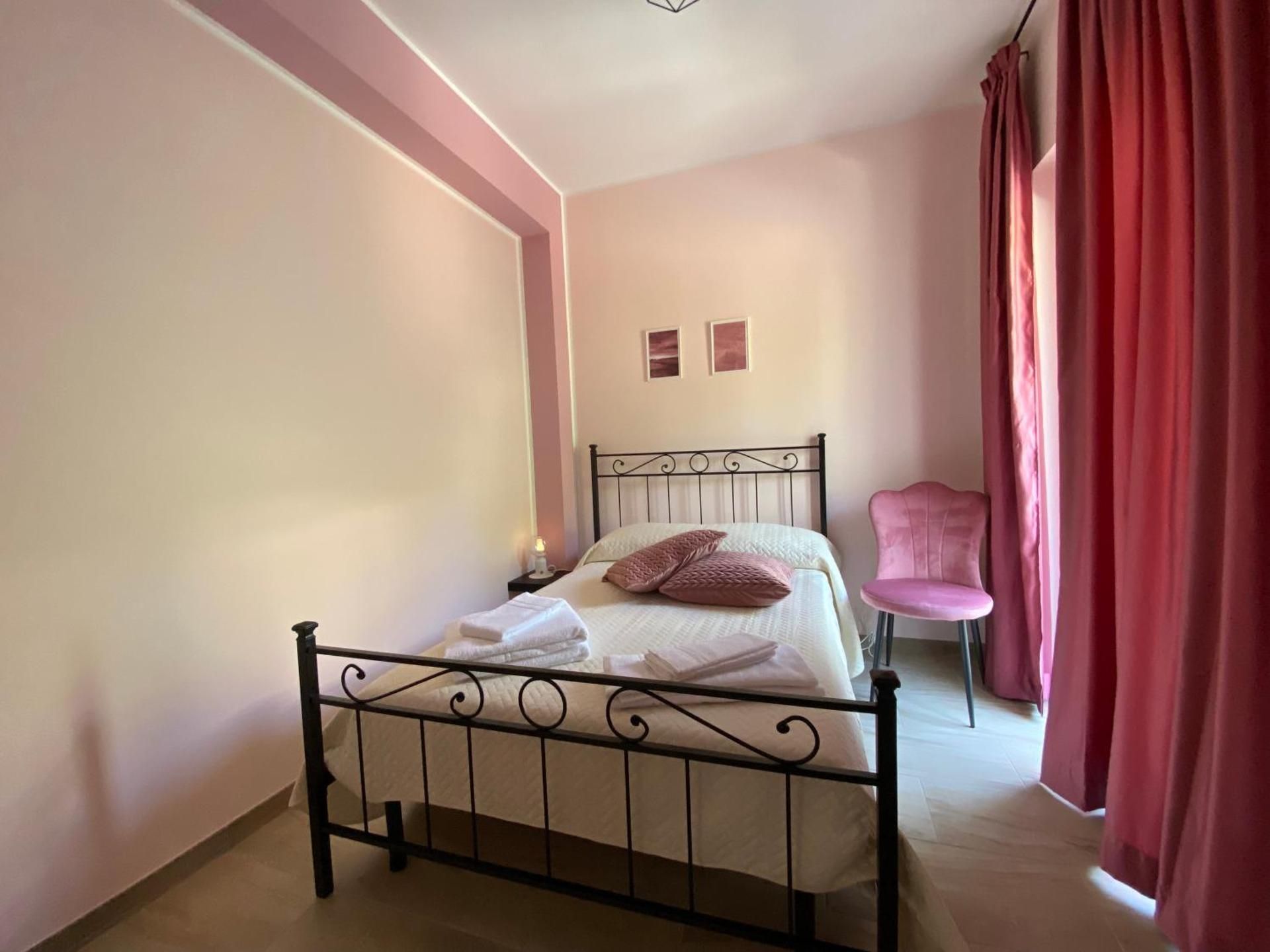 Single Room with Shared Bathroom