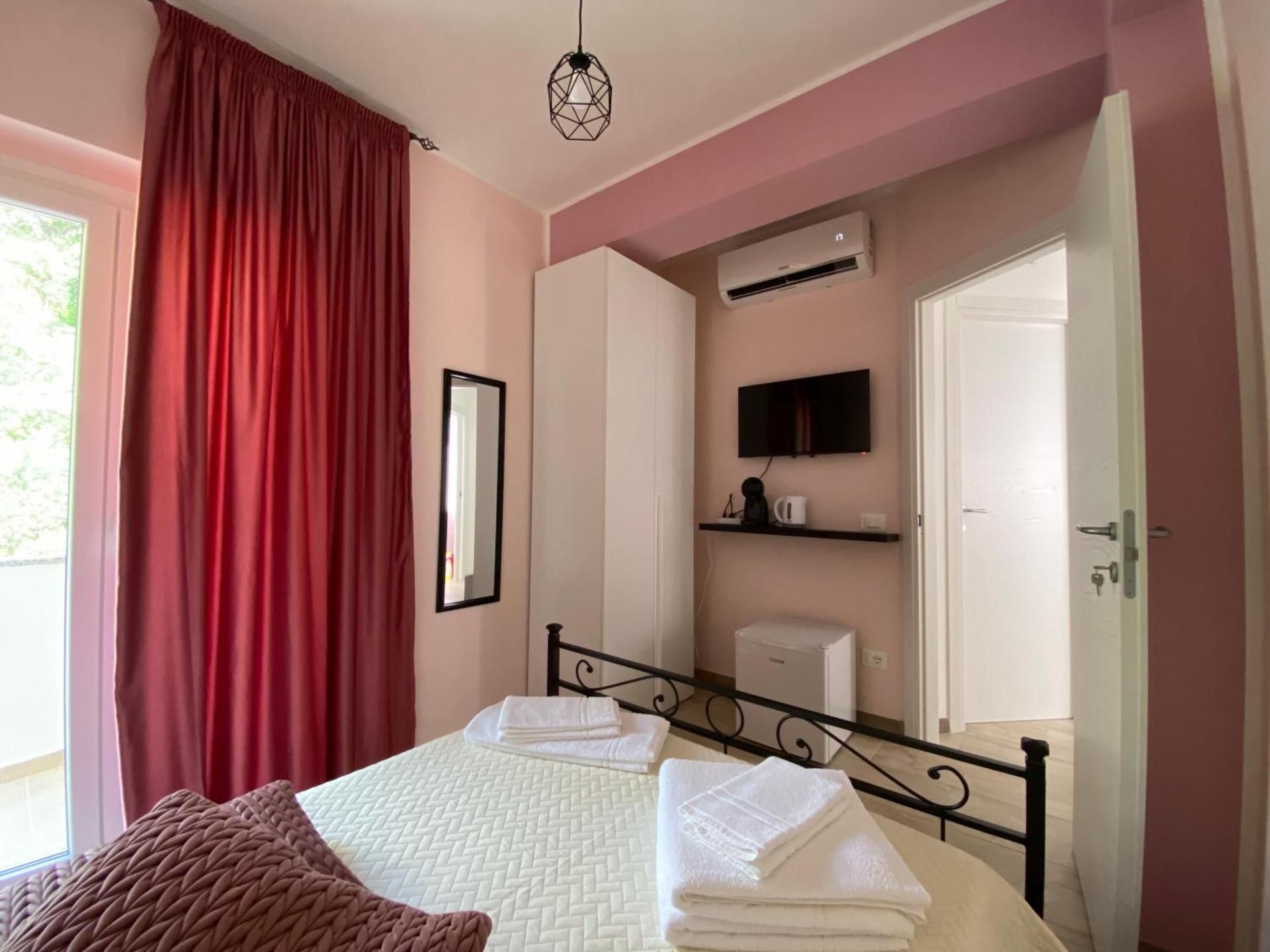 Single Room with Shared Bathroom