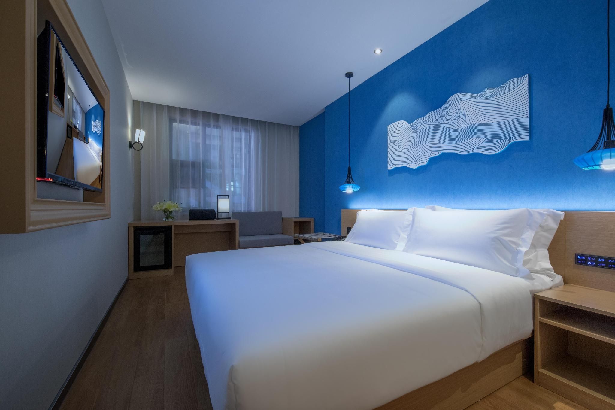 Business Queen Bed Room