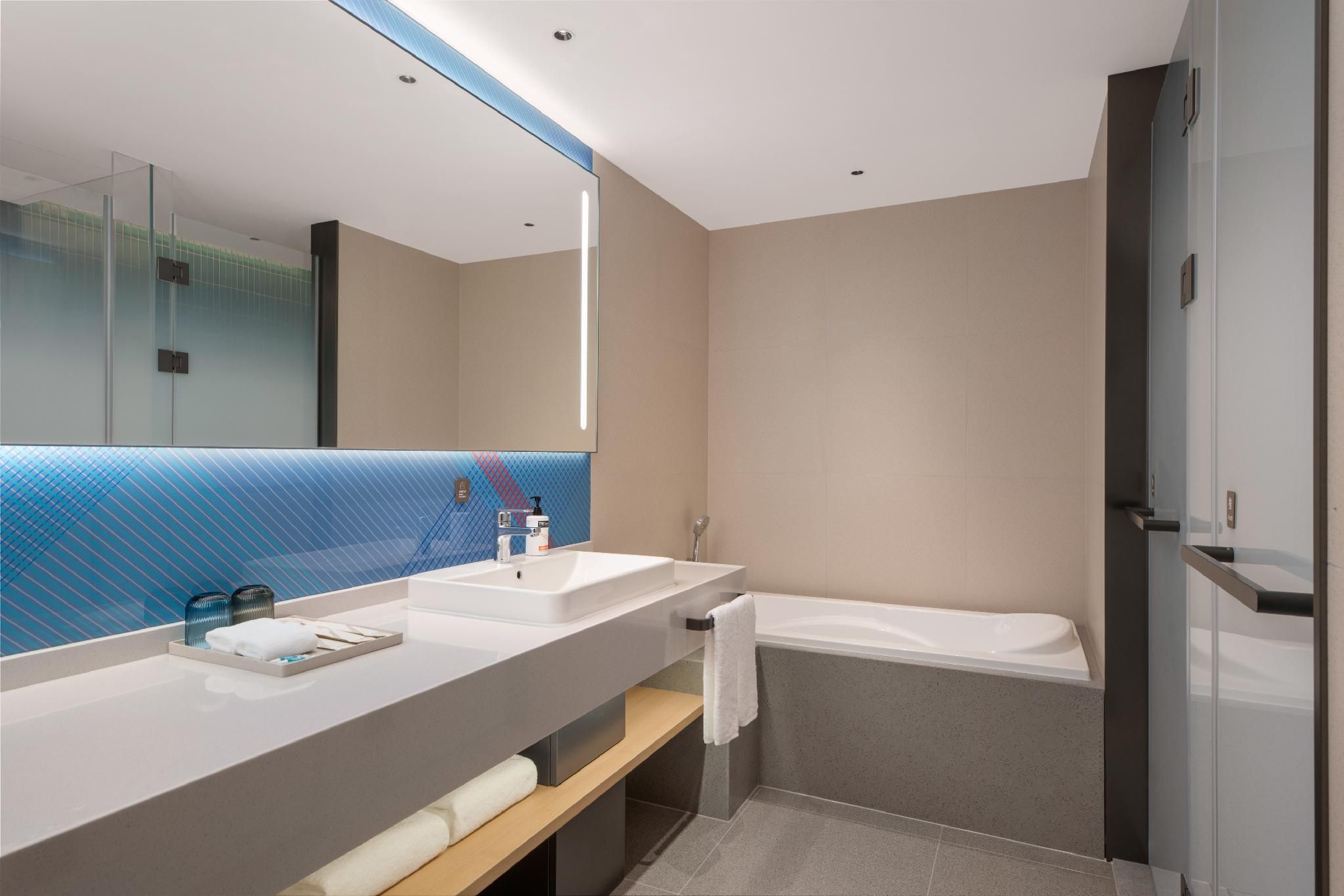 1 Bedroom Suite City View