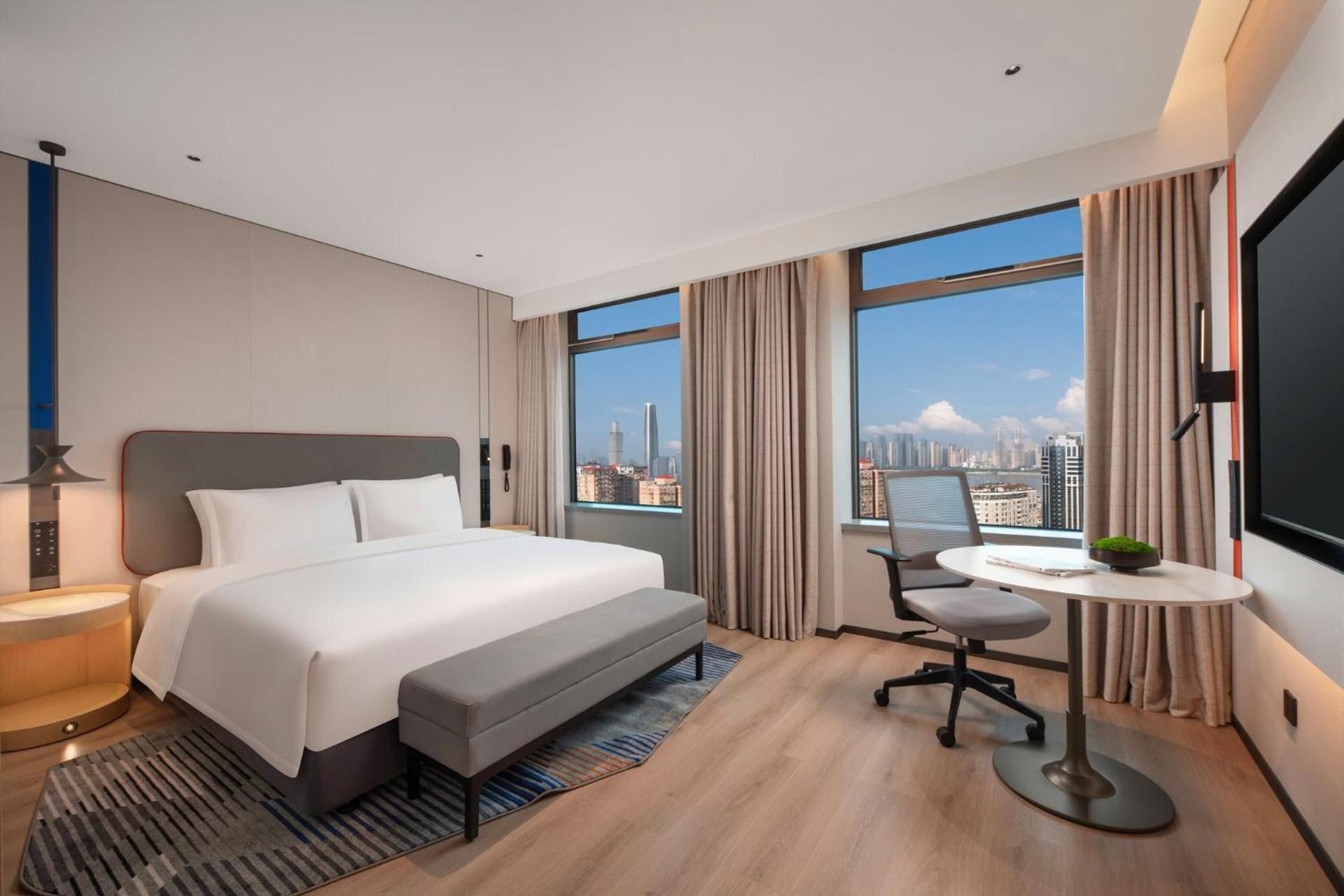 Large Standard King Room with City View