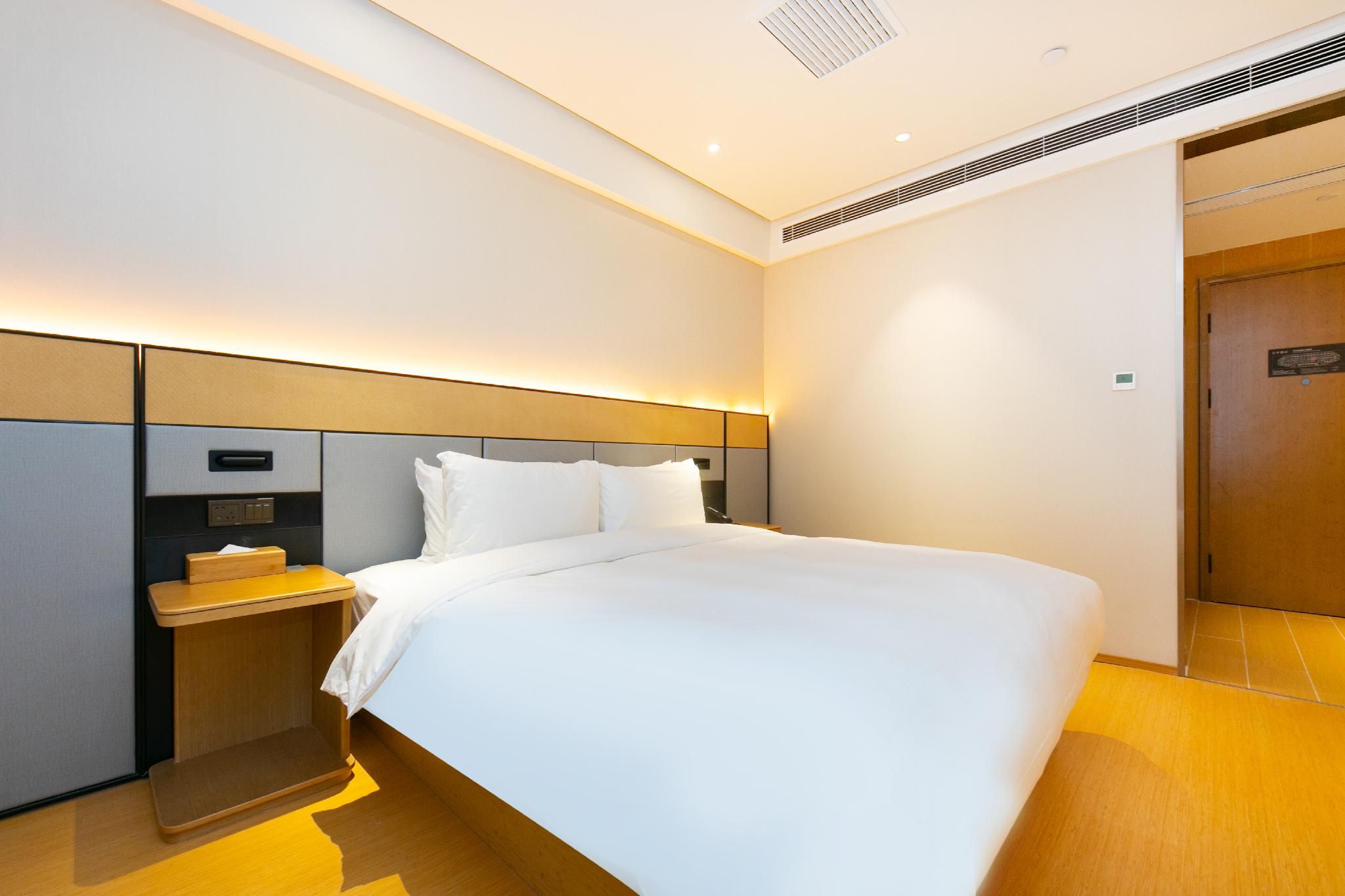 Huazhu - Room With Bed