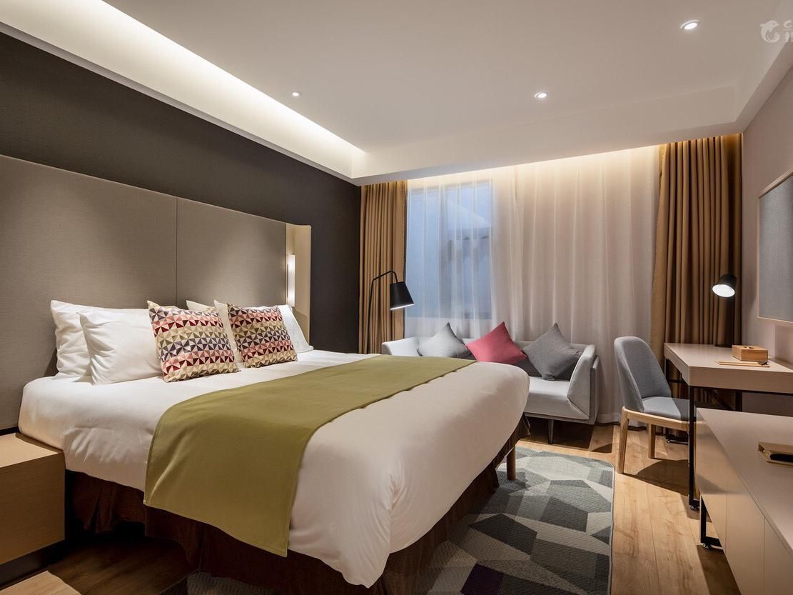 Comfort Queen Room