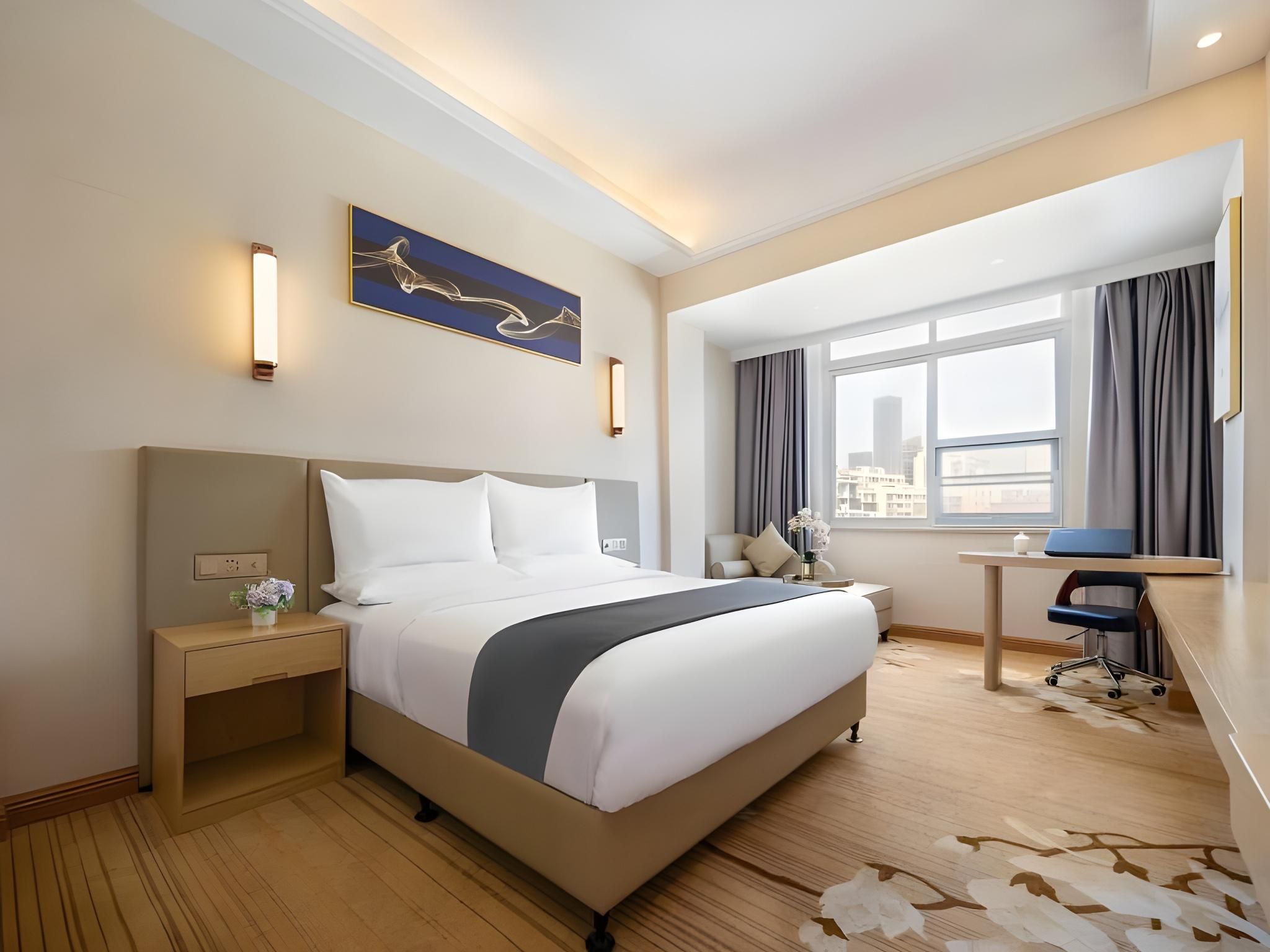 Deluxe Queen Room