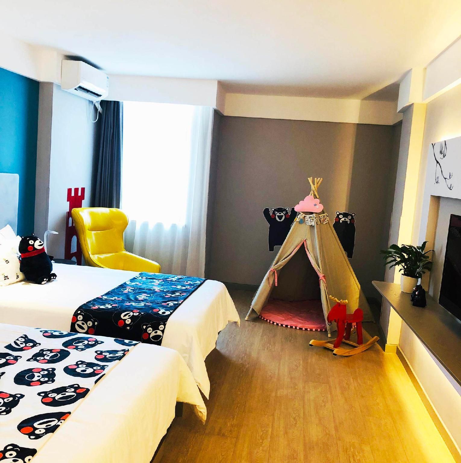 Magnotel Hotel Wuhan Meiyuan Xiaoqu Metro Station Dream Times WH - Kumamoto Theme Lanshu Family Room 2