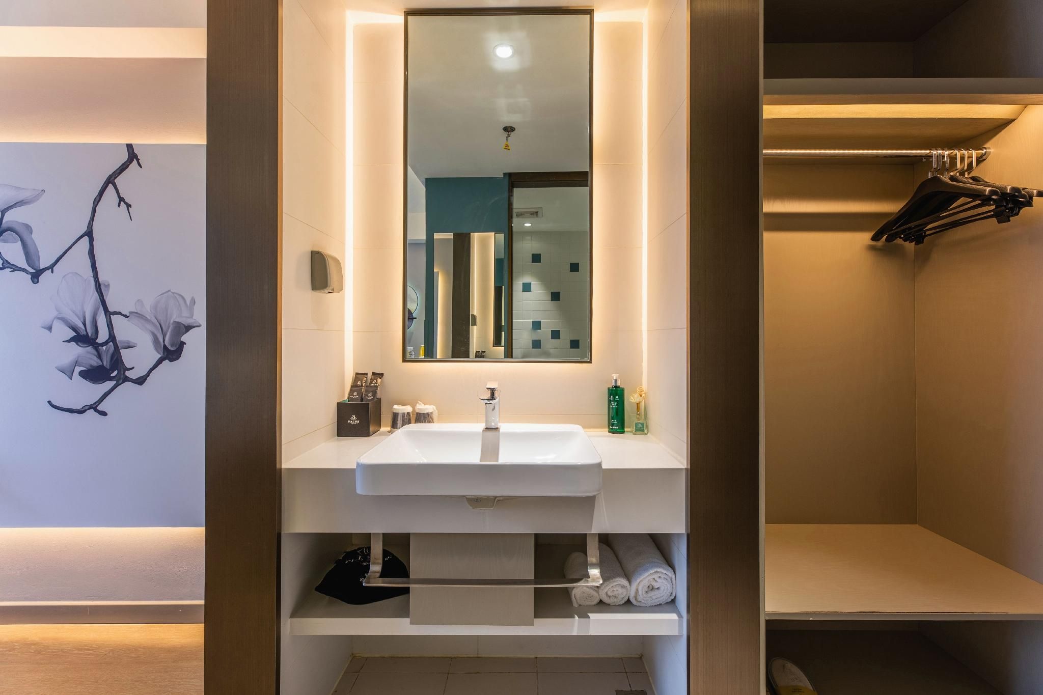 Magnotel Hotel Wuhan Meiyuan Xiaoqu Metro Station Dream Times Magnotel - Lanshu Bed Room 3